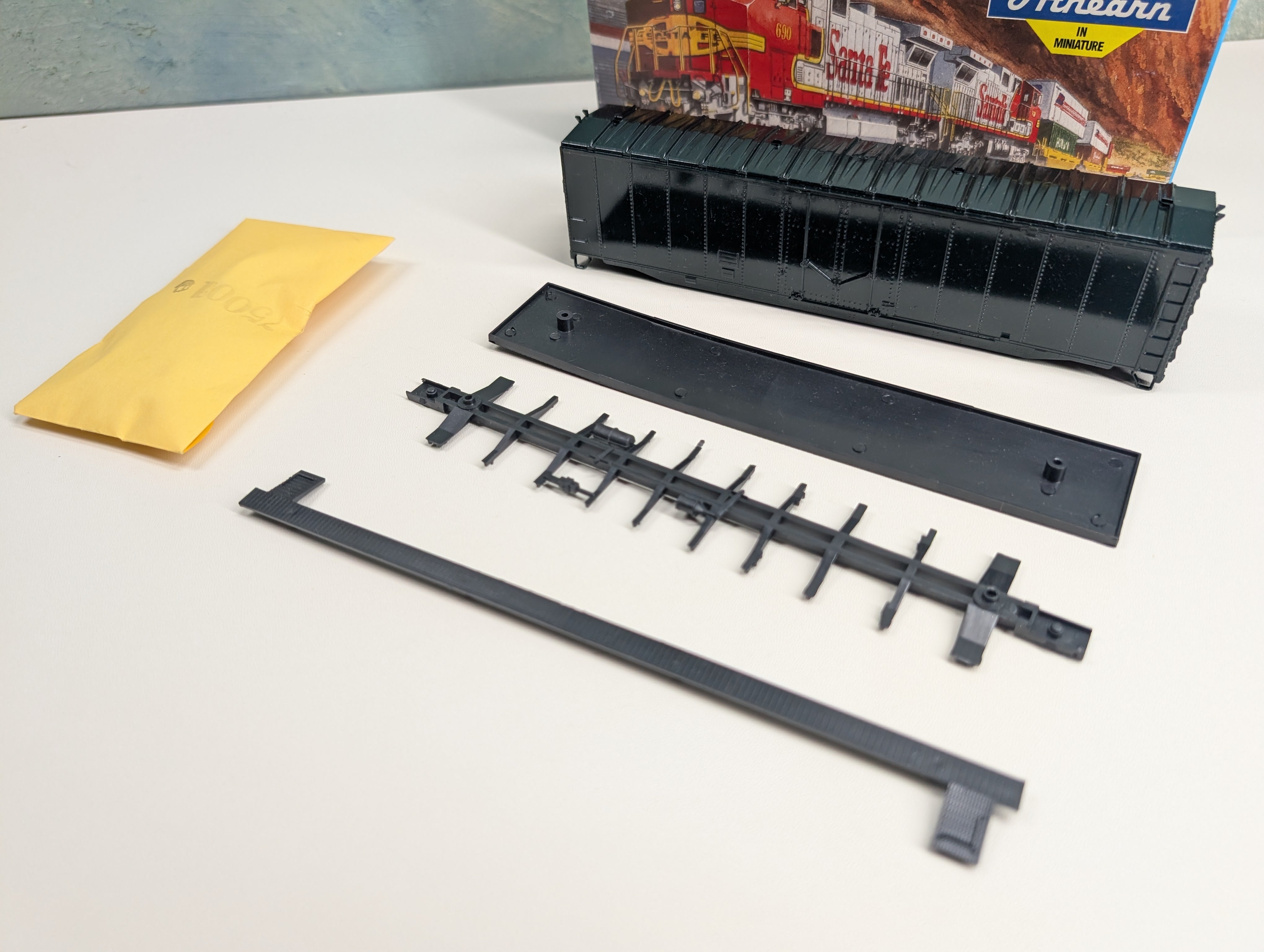 USED Athearn 1329 HO Scale Undecorated 50' PD Box Car KIT