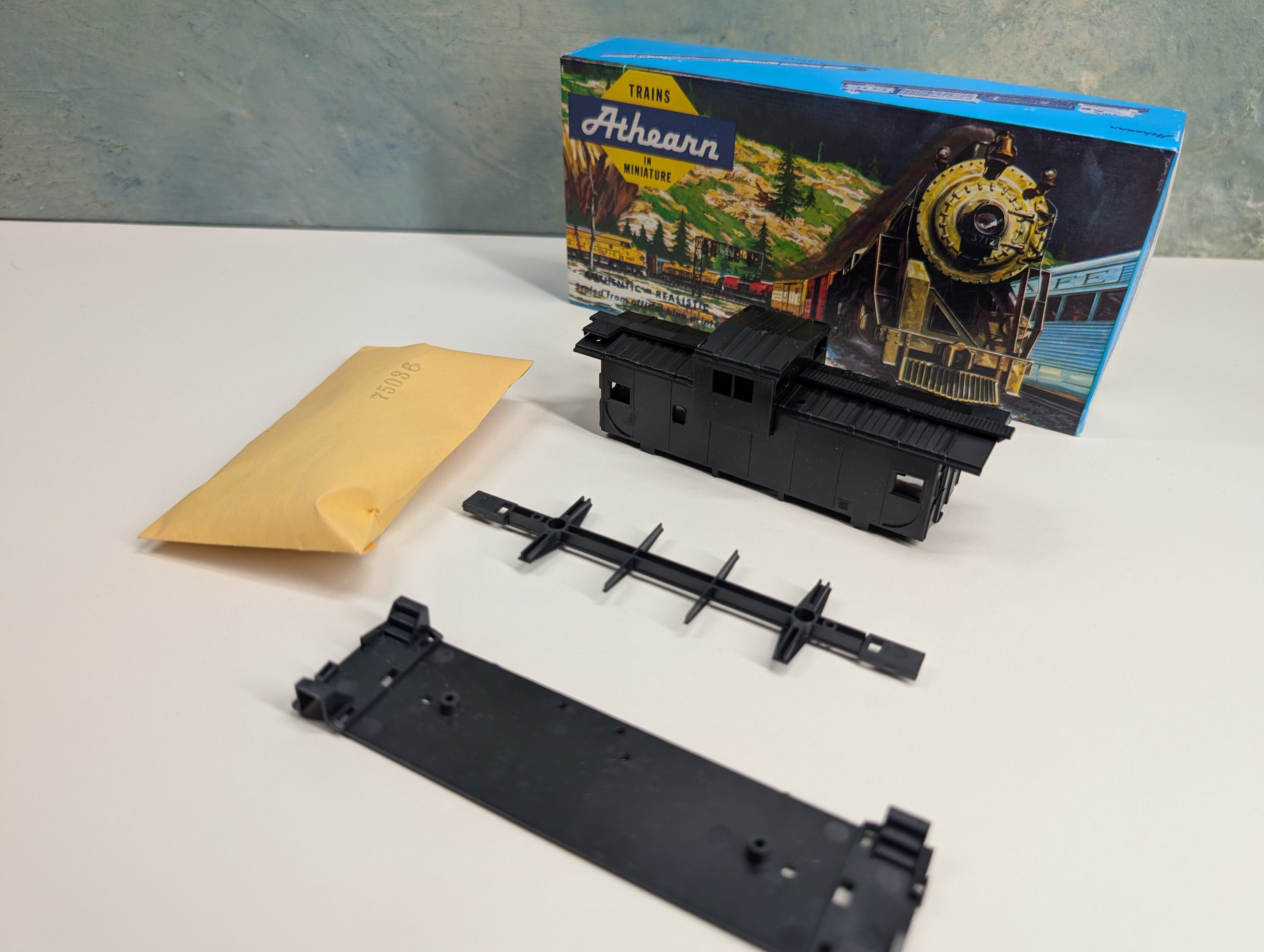 USED Athearn 5360 HO Scale Undecorated Wide Vision Caboose KIT