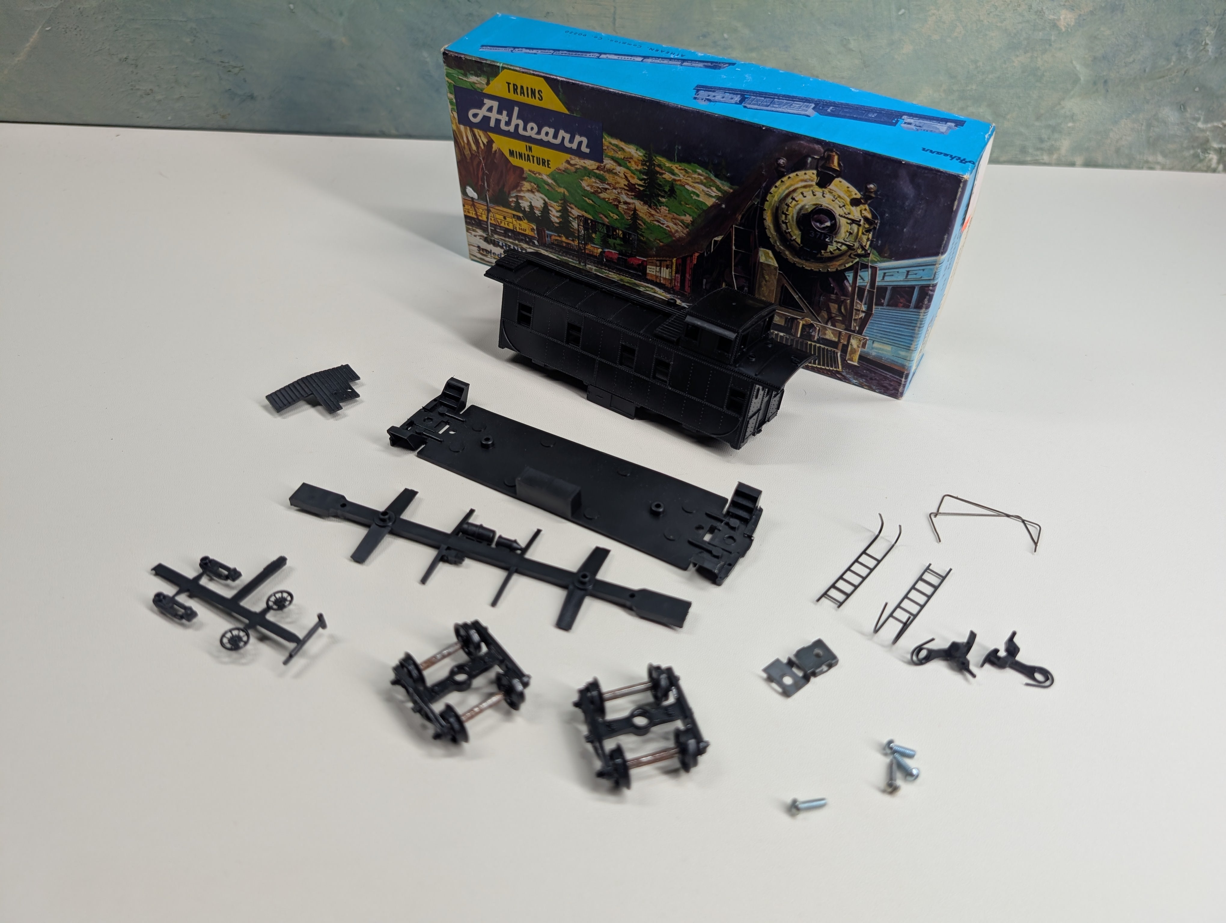 USED Athearn 1249 HO Scale Undecorated Caboose KIT