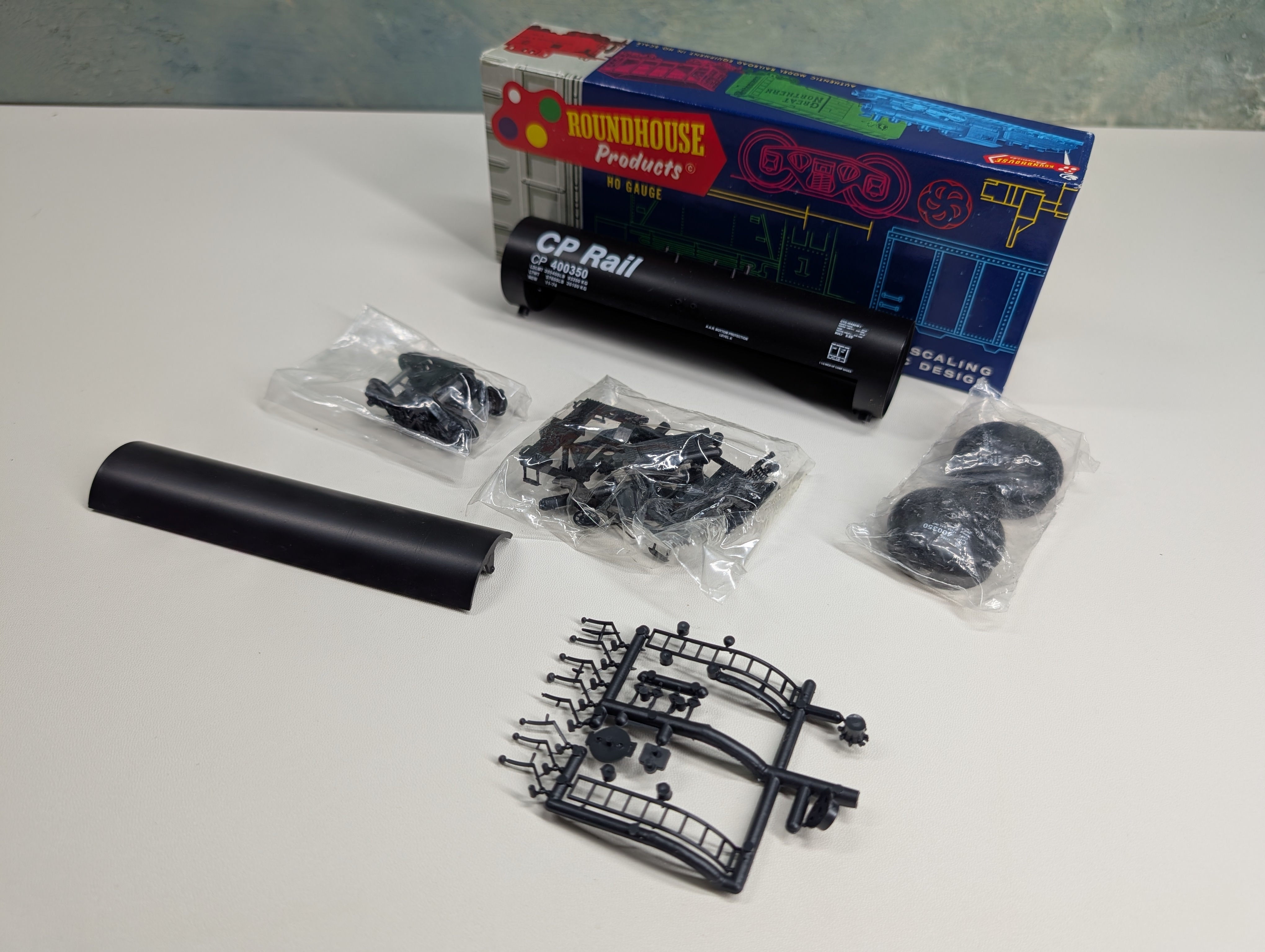 USED Roundhouse HO Scale 50' Tank Car CP Rail #400350 Trains Canada Custom KIT