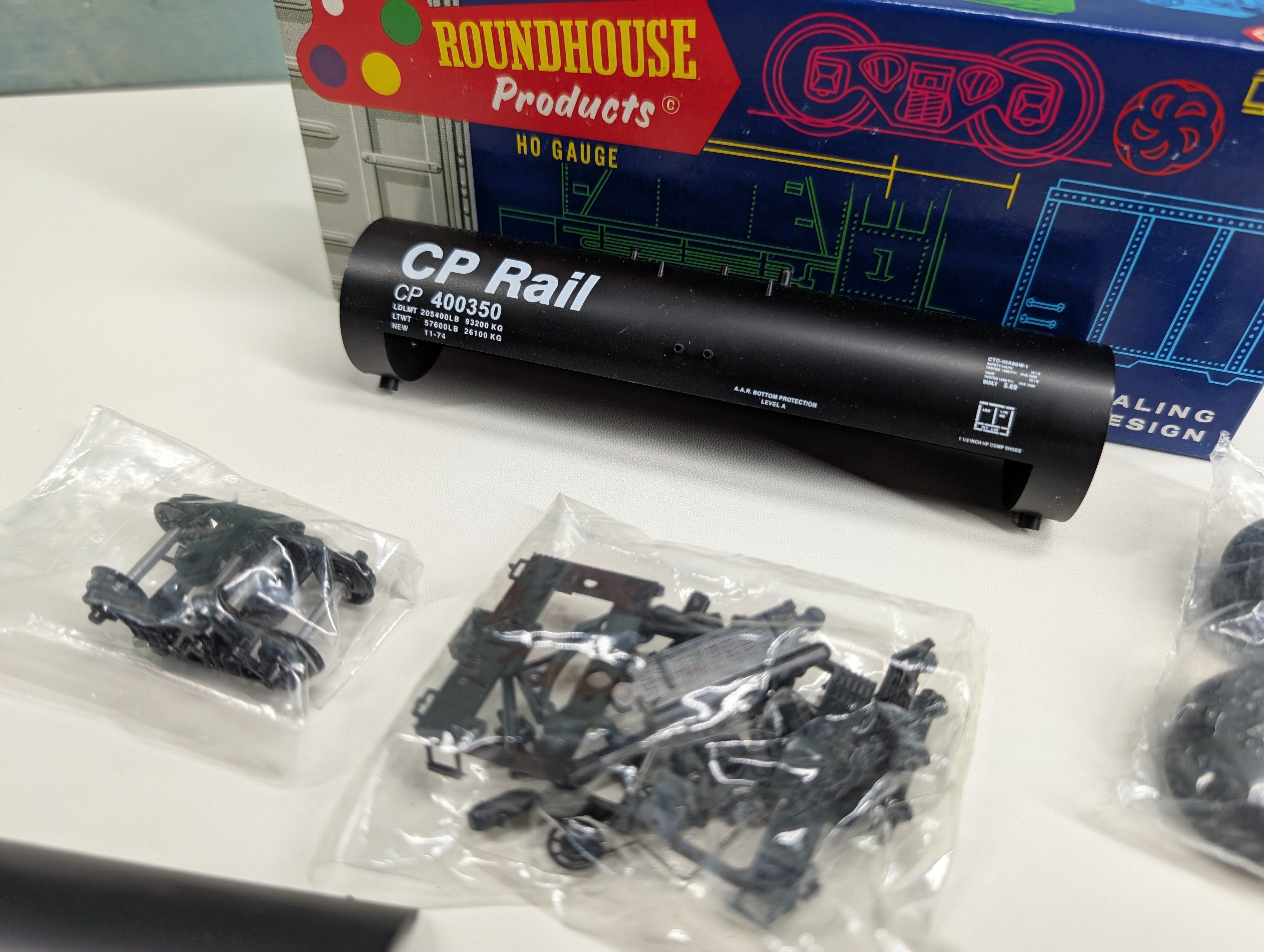 USED Roundhouse HO Scale 50' Tank Car CP Rail #400350 Trains Canada Custom KIT