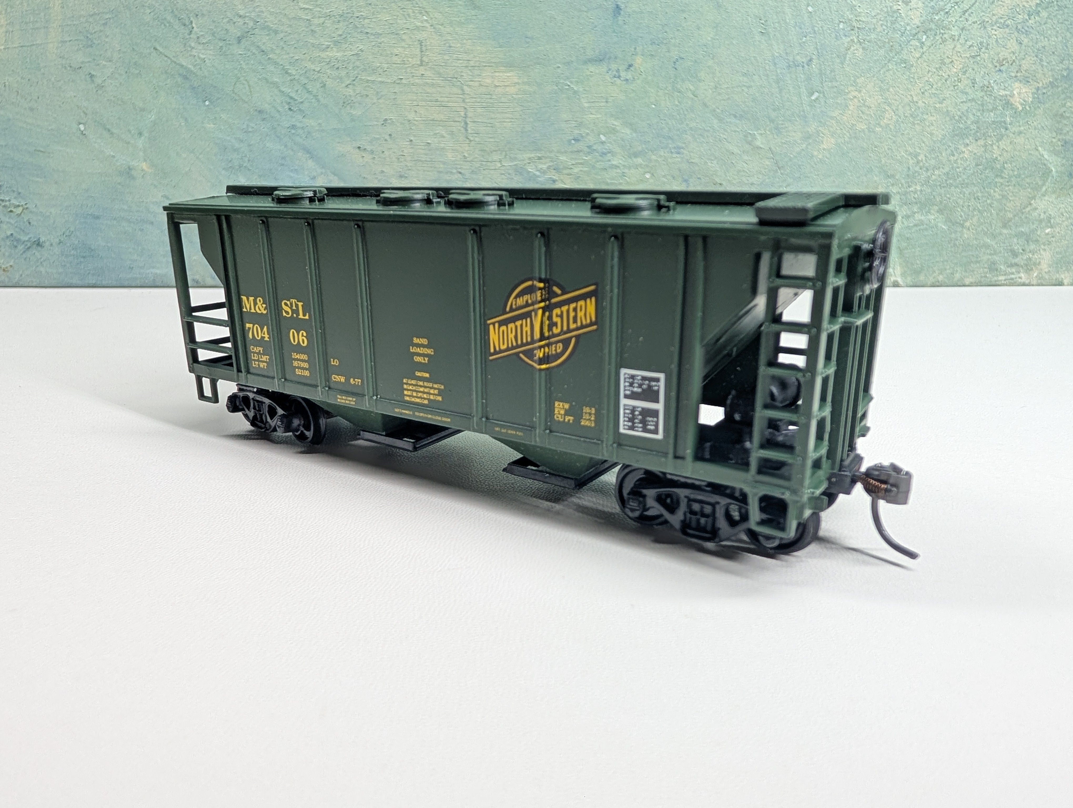 USED Roundhouse HO Scale Covered Hopper M&STL CNW #70406 Bev-Bel