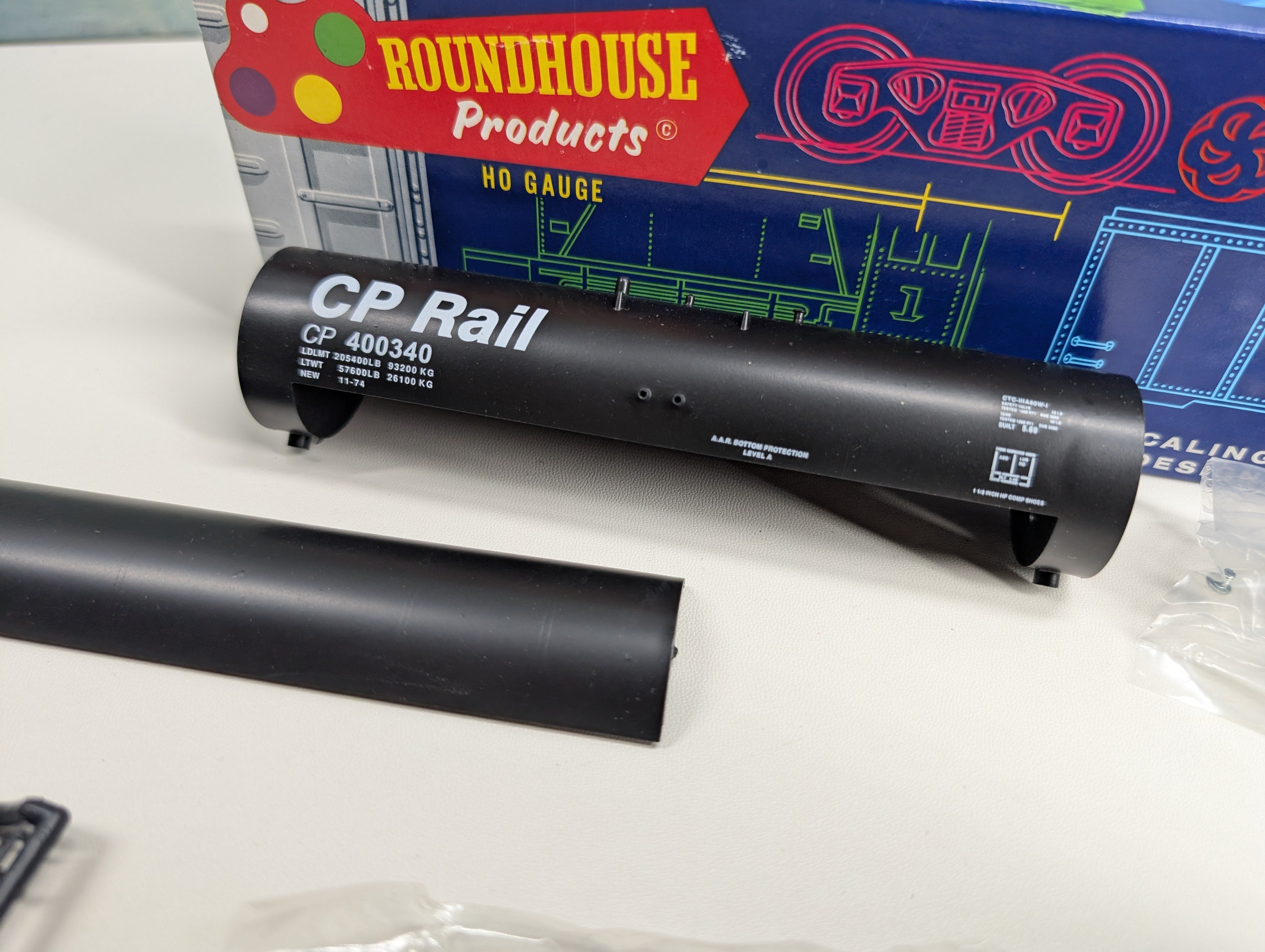 USED Roundhouse HO Scale 50' Tank Car CP Rail #400340 Trains Canada Custom KIT