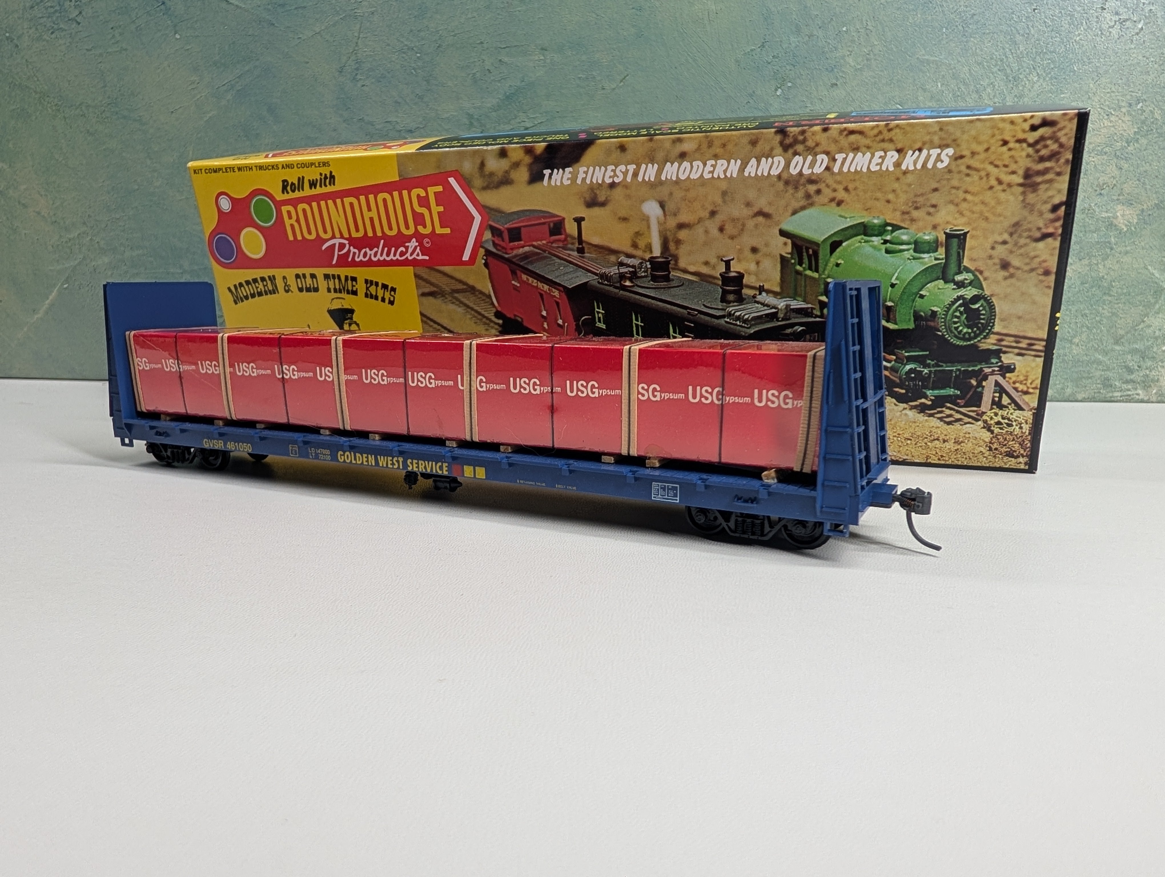USED Roundhouse HO Scale 60' Bulkhead Flat Car w/ Load Golden West Service GVSR #461050
