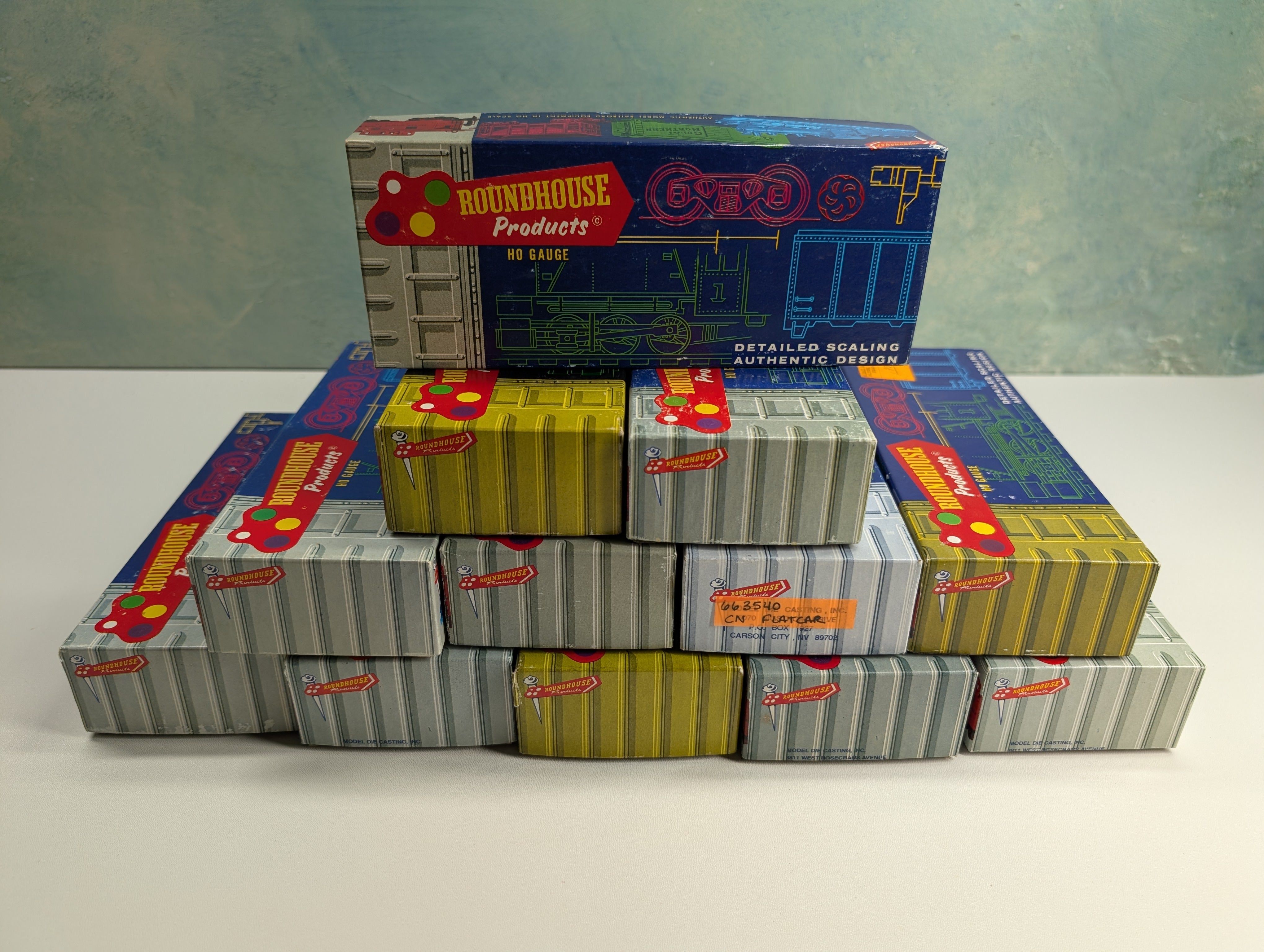 USED Roundhouse HO Scale Lot of Empty Train Boxes for Storage (12 pcs)