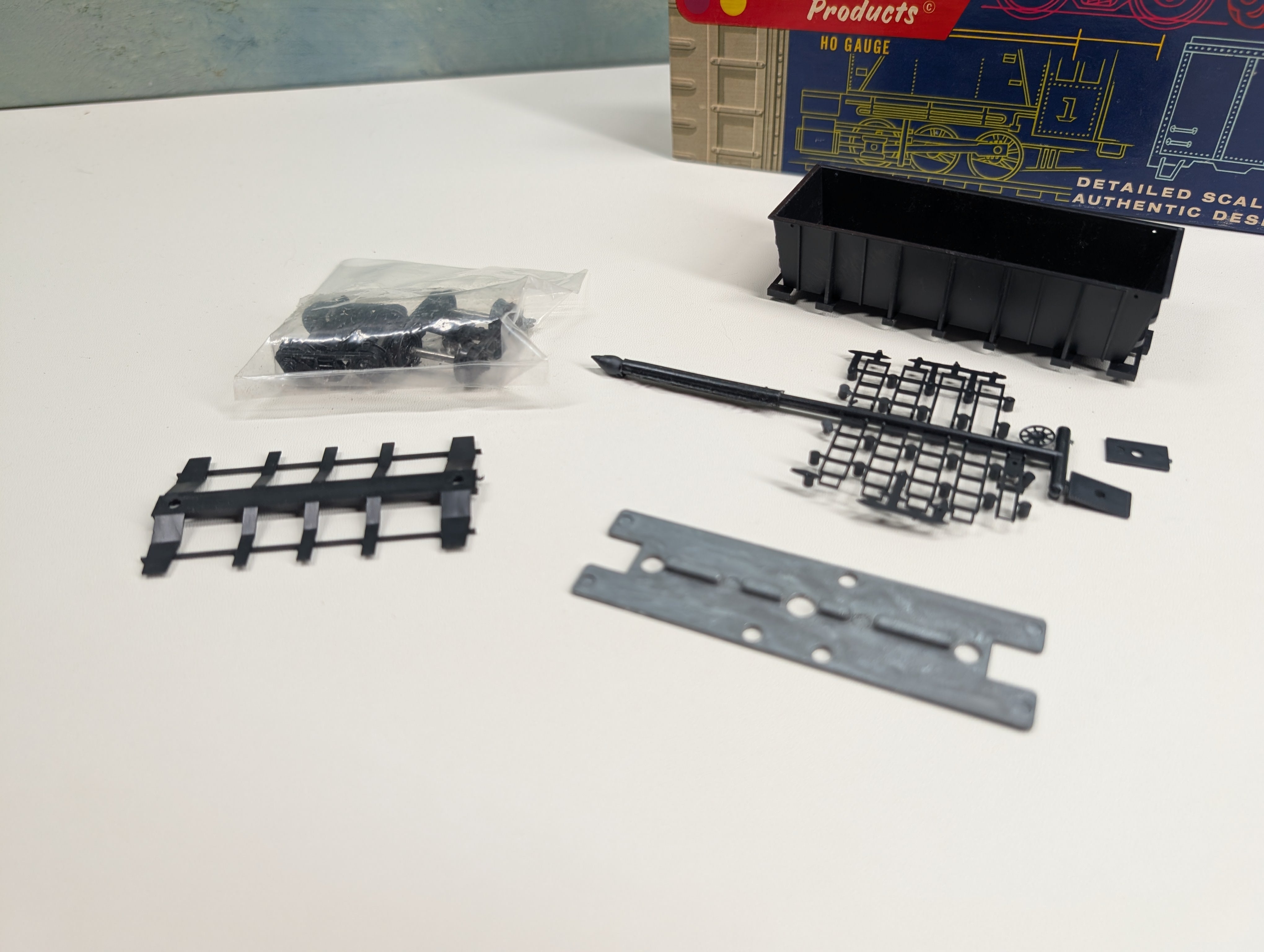 USED Roundhouse 1711 HO Scale Undecorated 26' Ore Car Low Side KIT