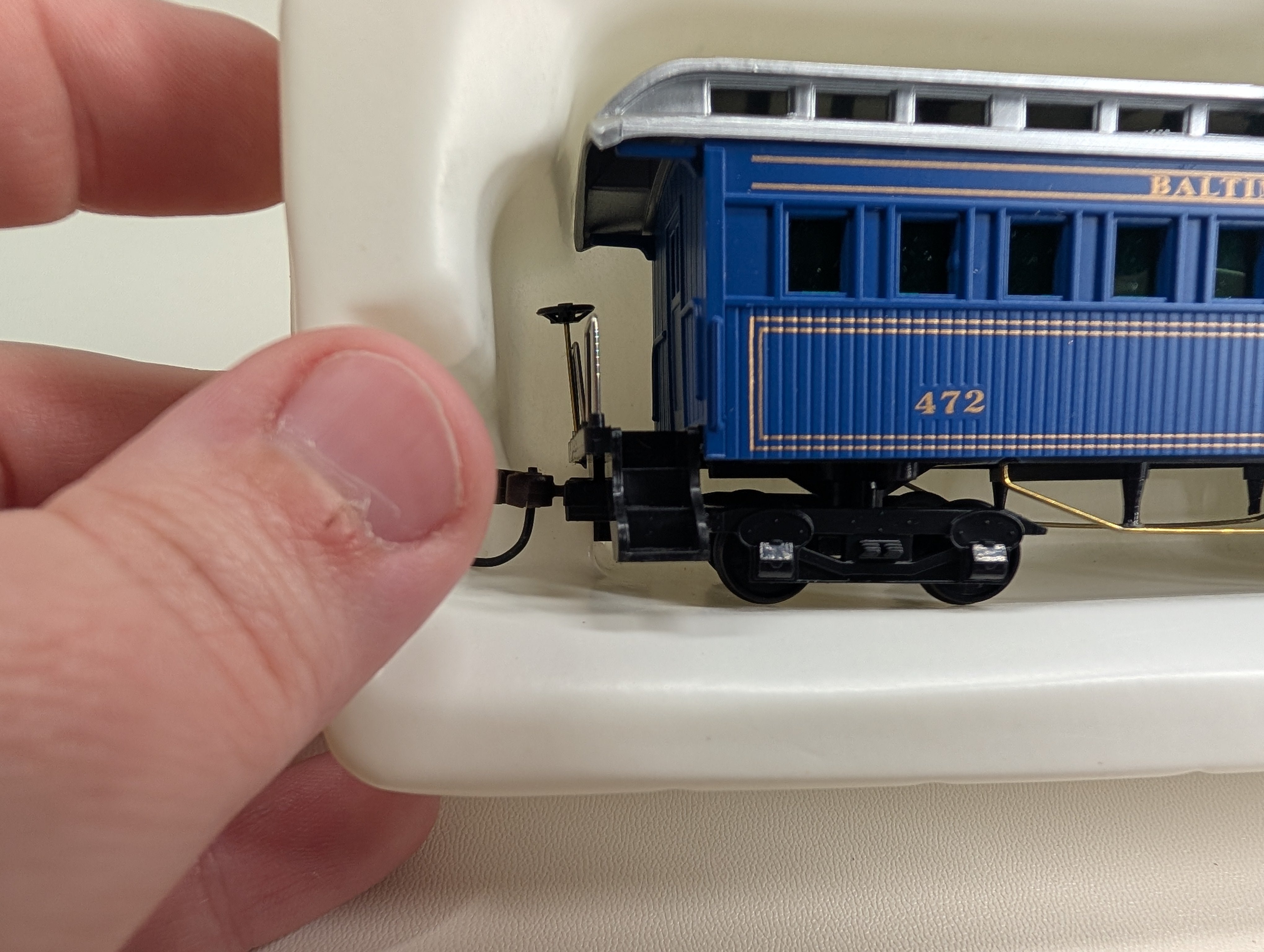 USED Mantua HO Scale 1890 Coach Wooden Passenger Car Baltimore and Ohio #472