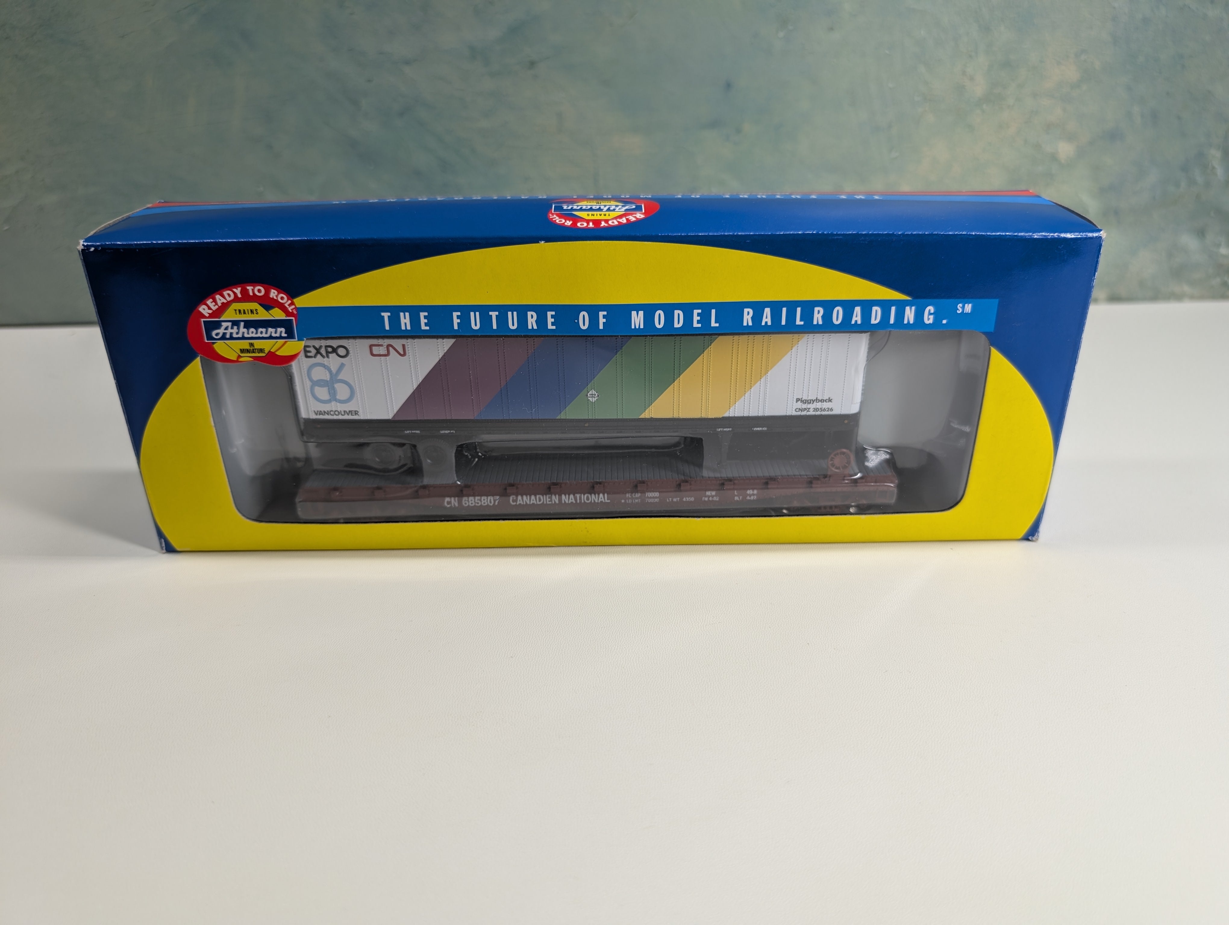 USED Athearn 92097 HO Scale 50' Flat Car w/ 45' Trailer Canadian National CN #685807