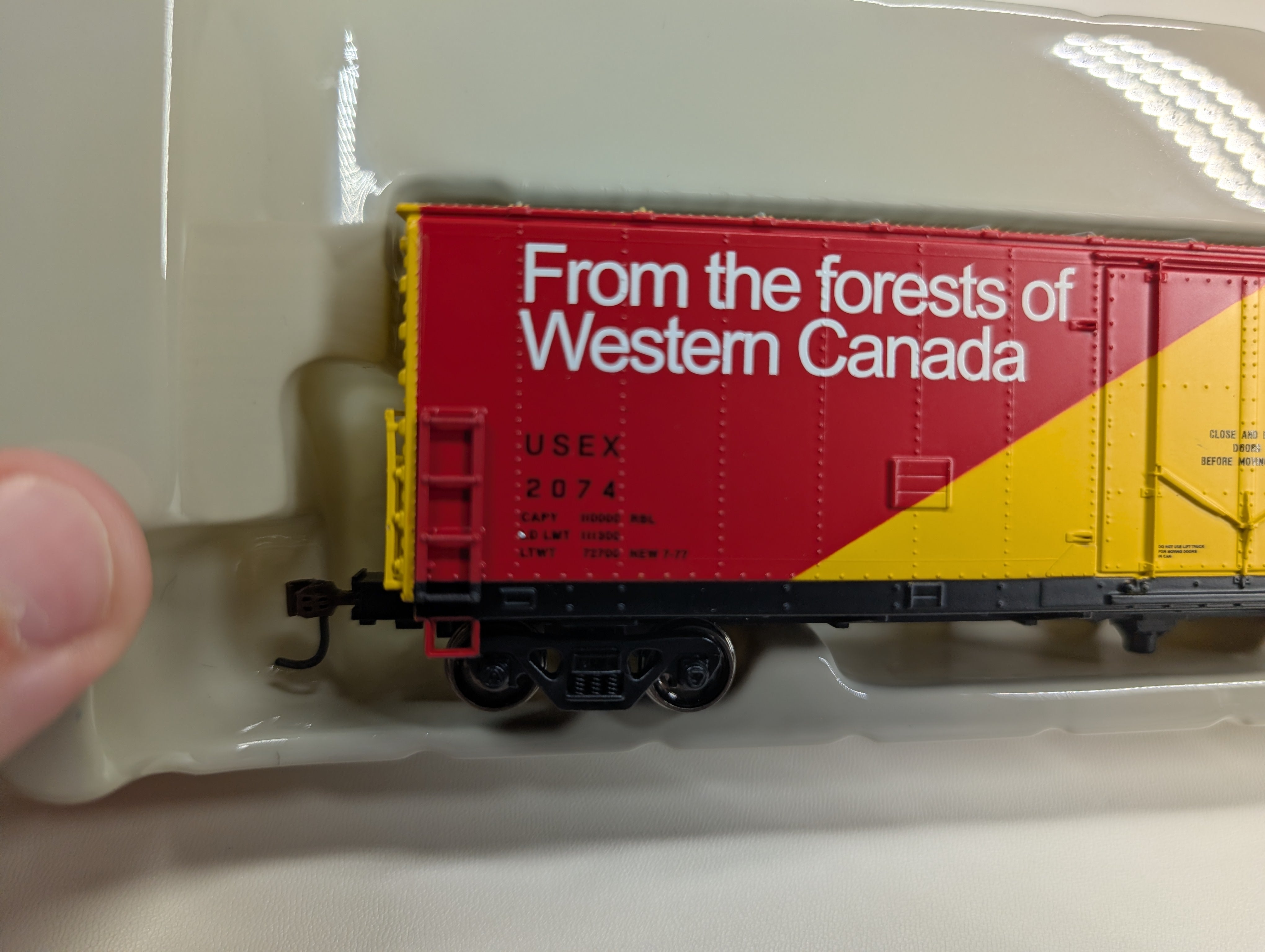 USED Athearn 74818 HO Scale 50' Youngstown PD Box Car Canadian Forest Products USEX #74818