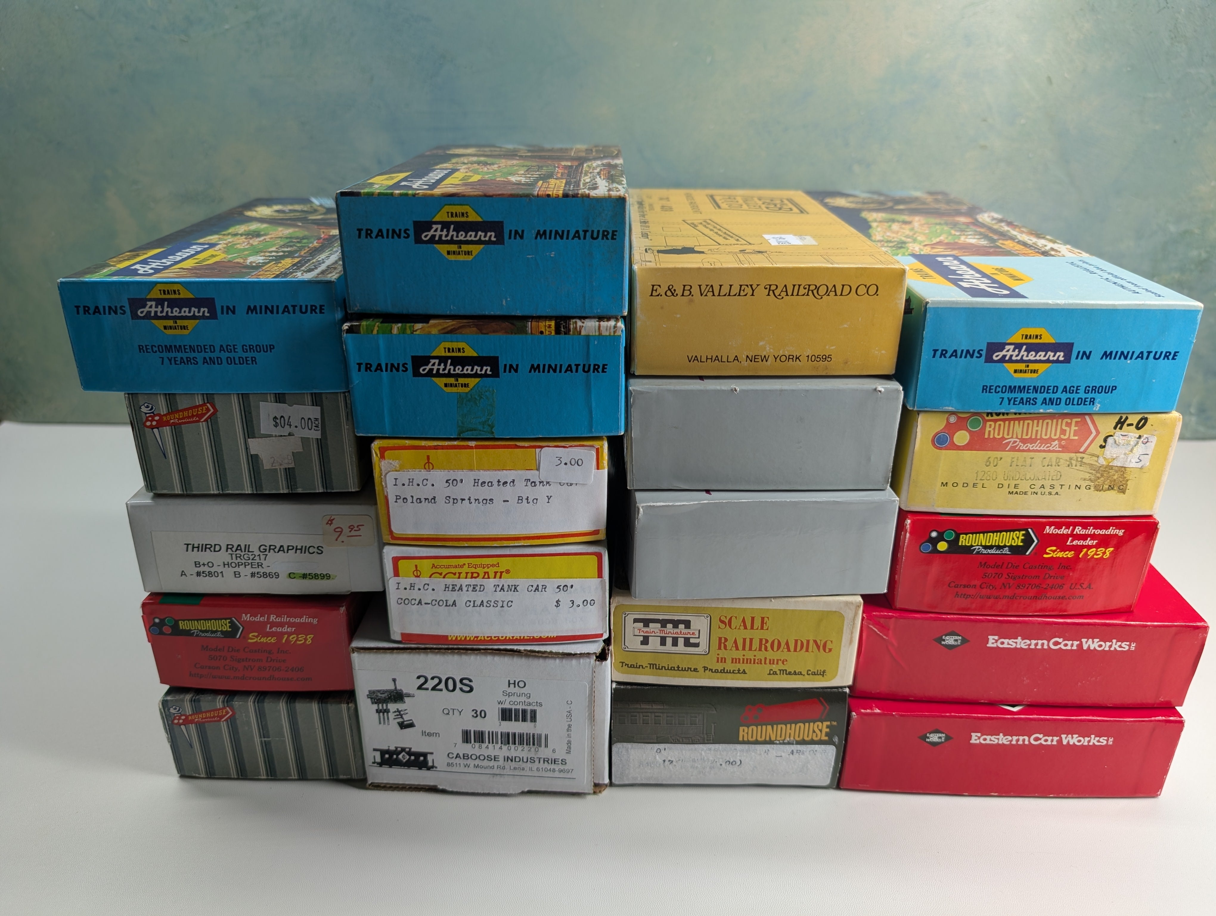 USED HO Scale Lot of Empty Train Boxes for Storage, Various Brands & Types (20 pcs)