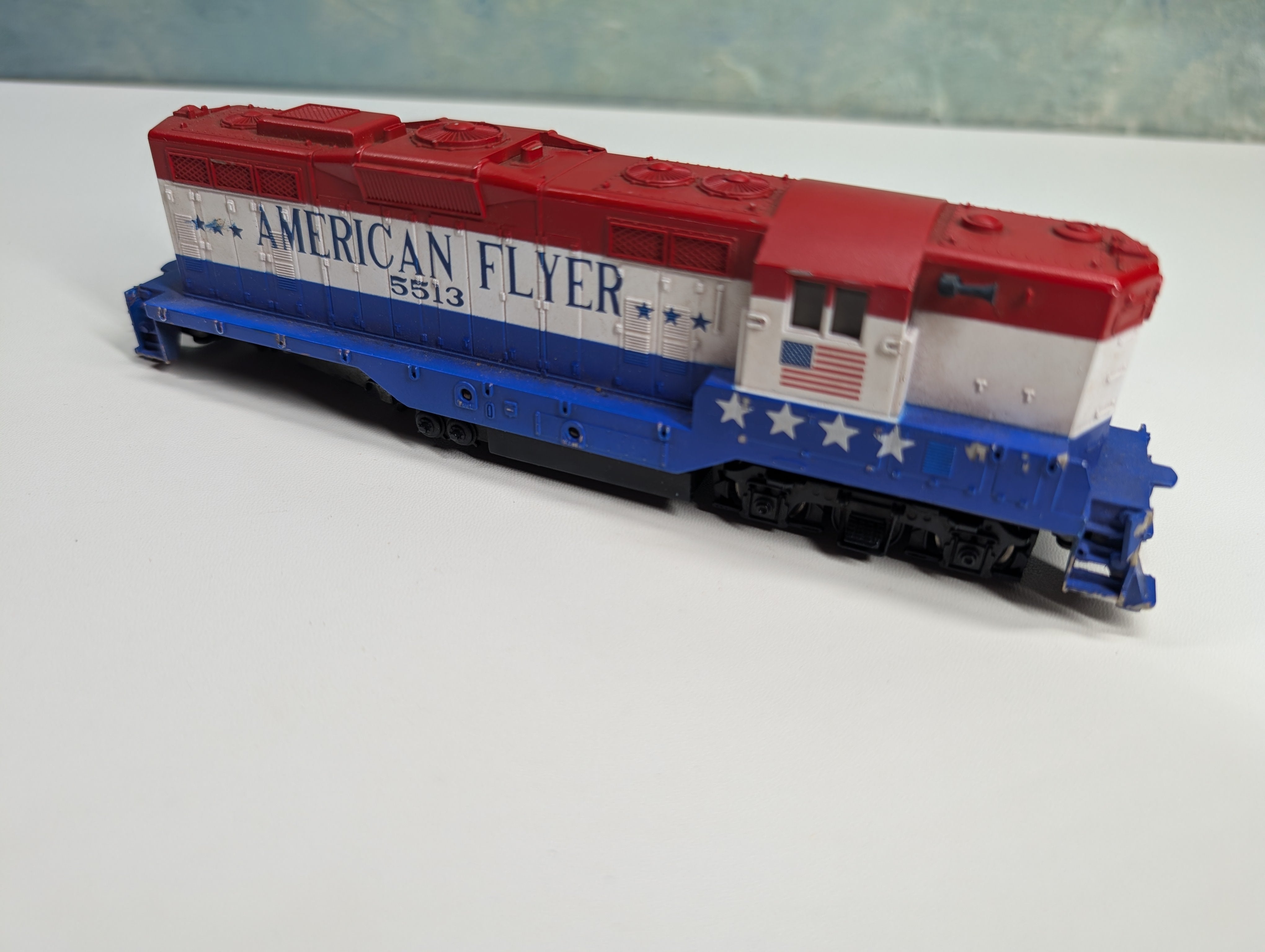 USED Lionel HO Scale GP-9 Diesel Locomotive American Flyer #5513 Parts/Repair Only DC