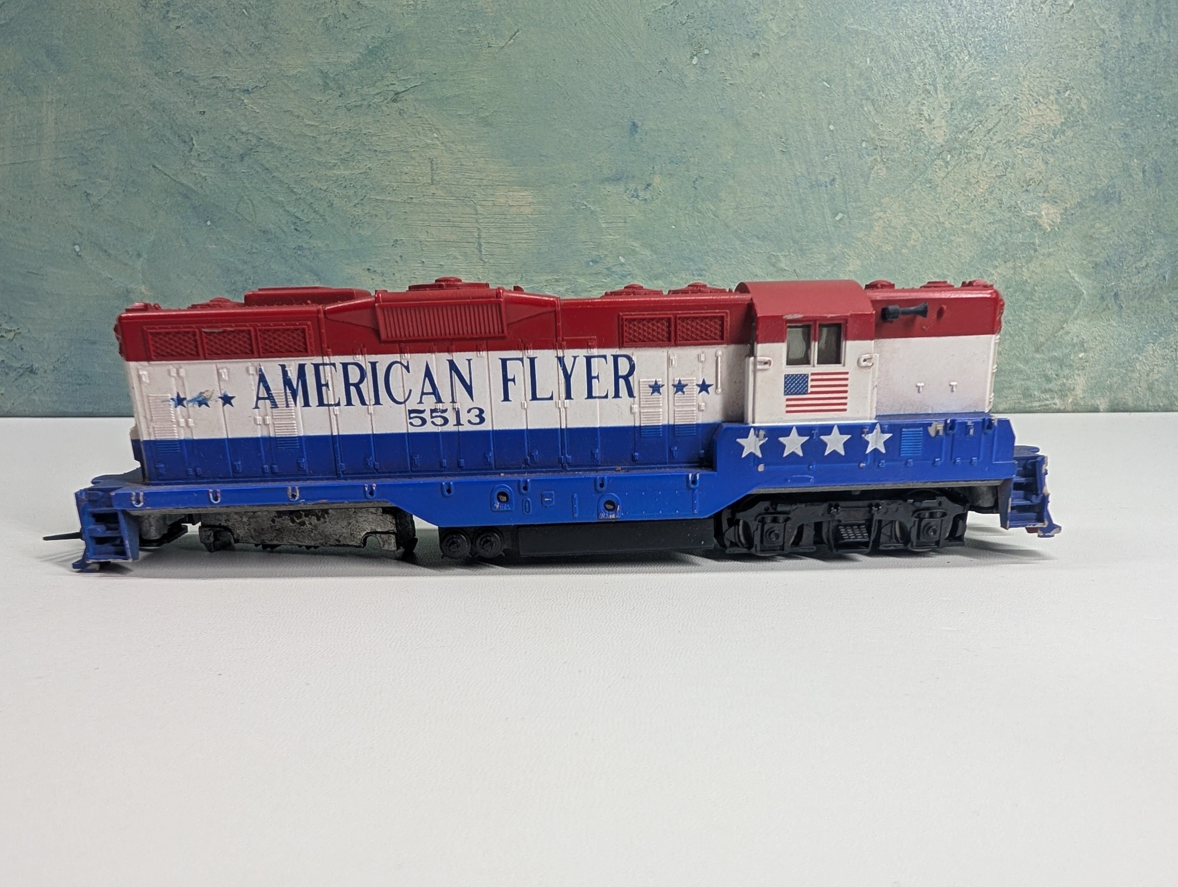 USED Lionel HO Scale GP-9 Diesel Locomotive American Flyer #5513 Parts/Repair Only DC