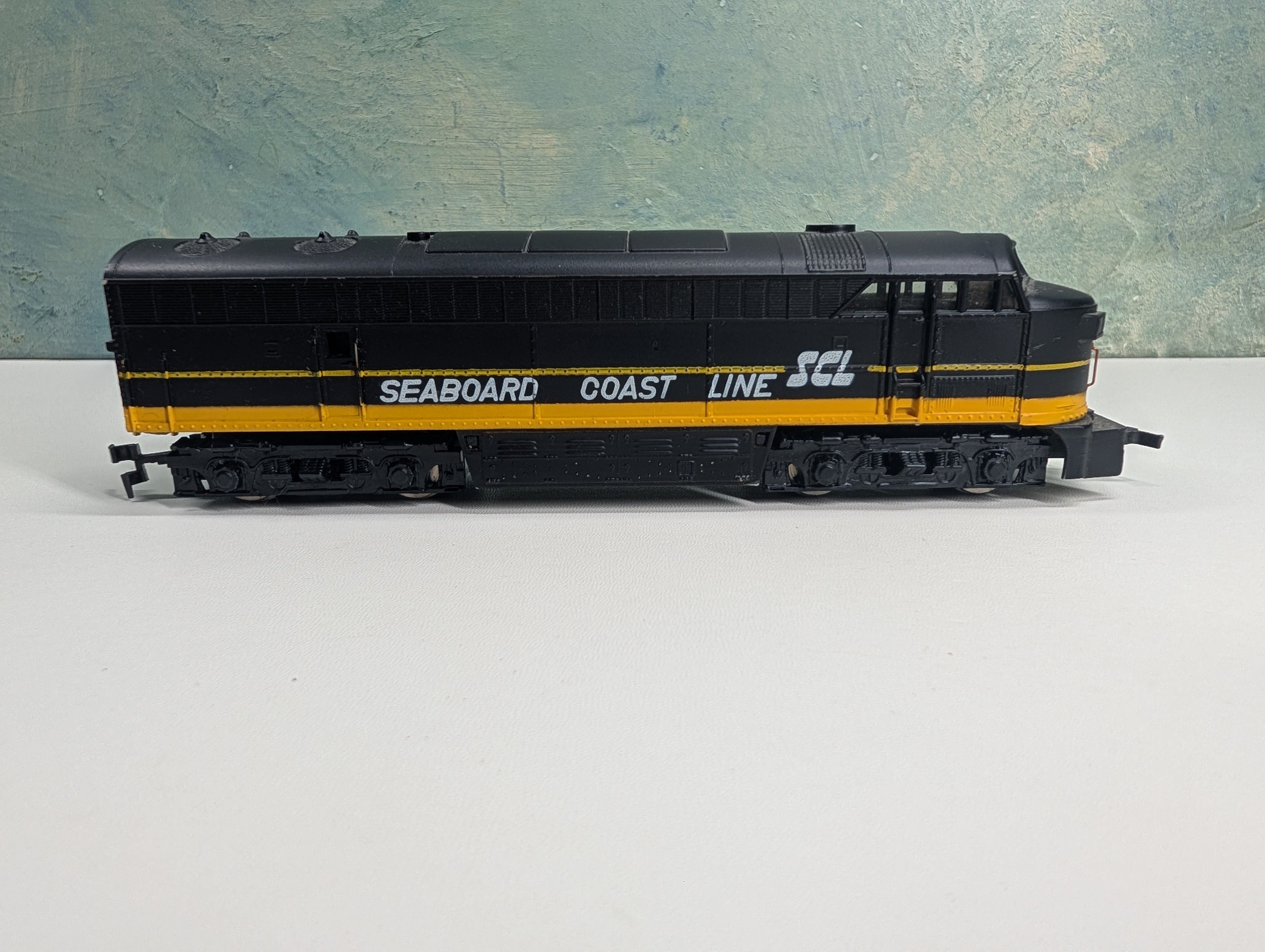 USED AHM HO Scale FM C-Liner Diesel Locomotive Seaboard Coast Line Tested DC