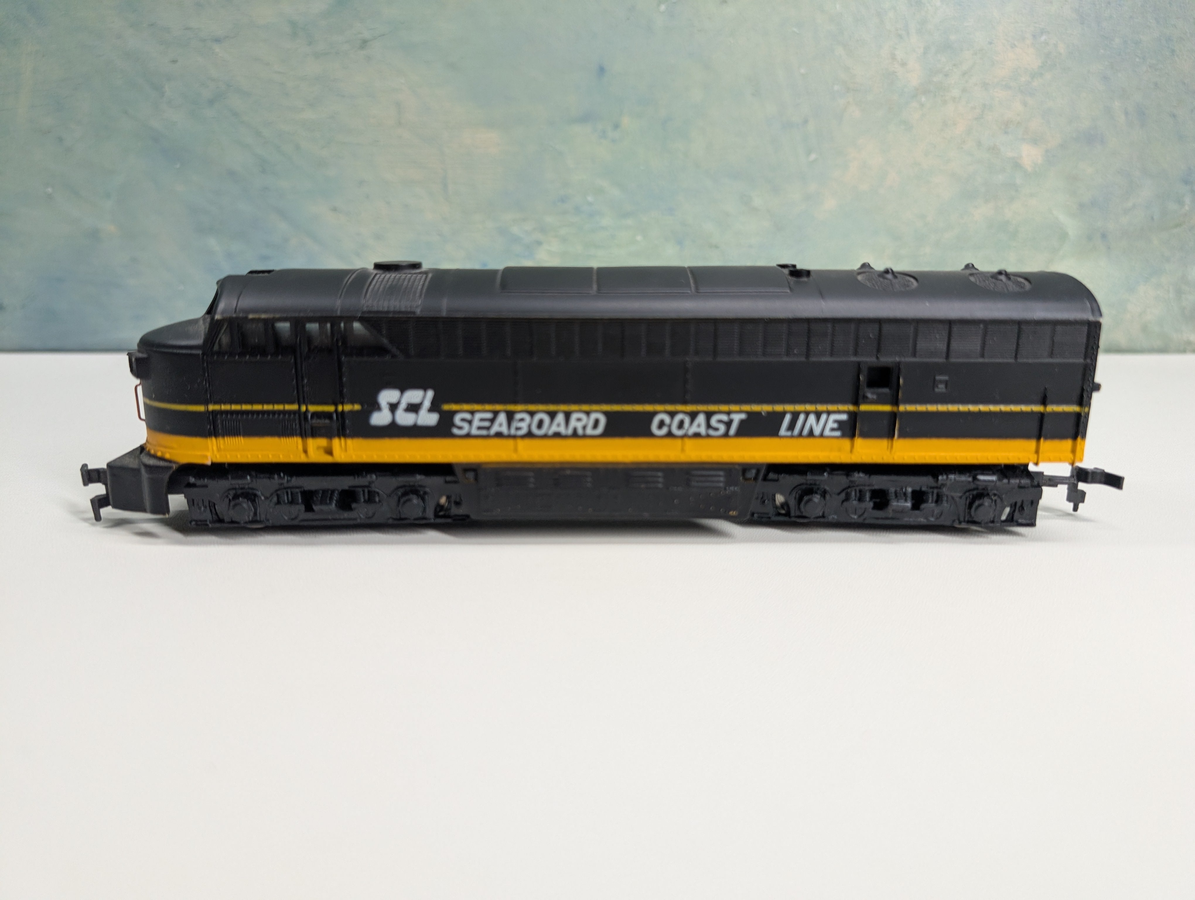 USED AHM HO Scale FM C-Liner Diesel Locomotive Seaboard Coast Line Tested DC
