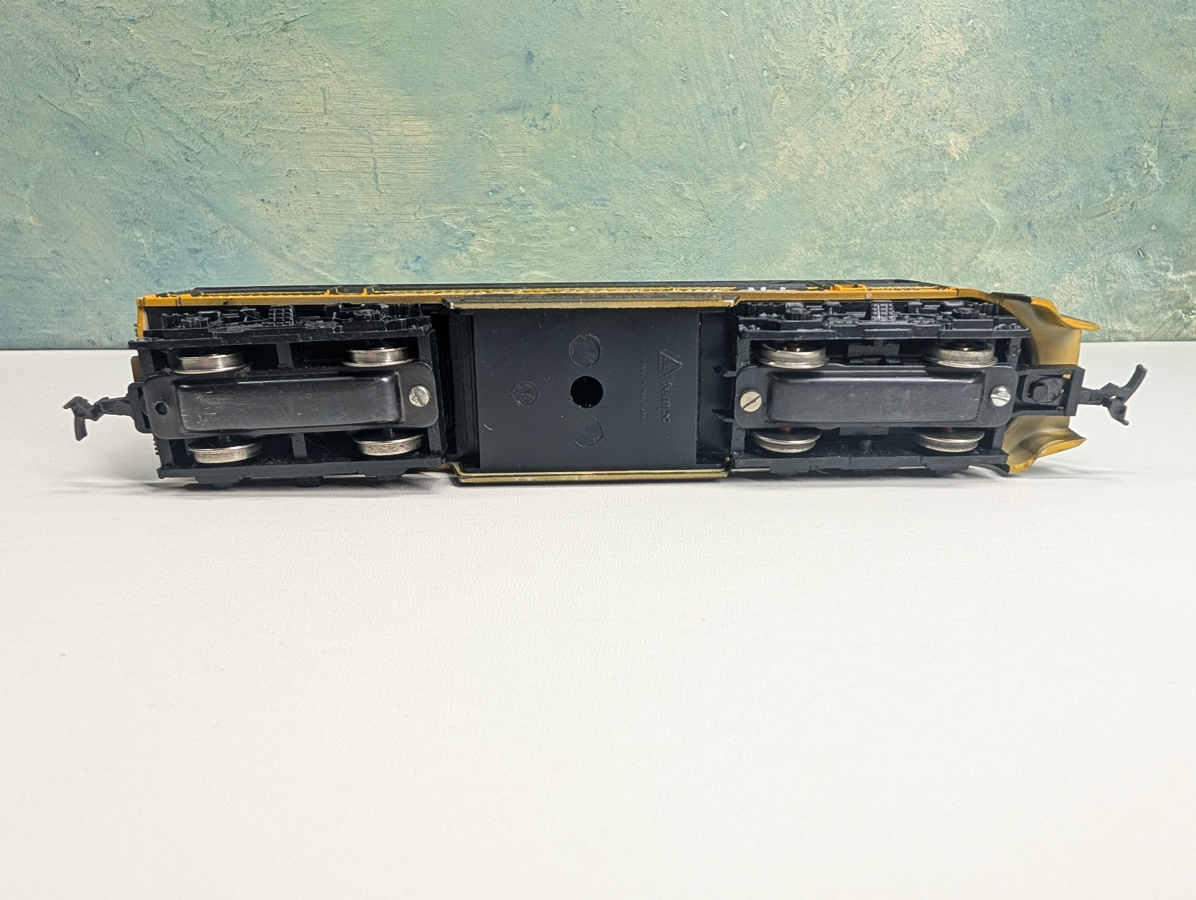 USED AHM HO Scale FM C-Liner Diesel Locomotive Seaboard Coast Line Tested DC