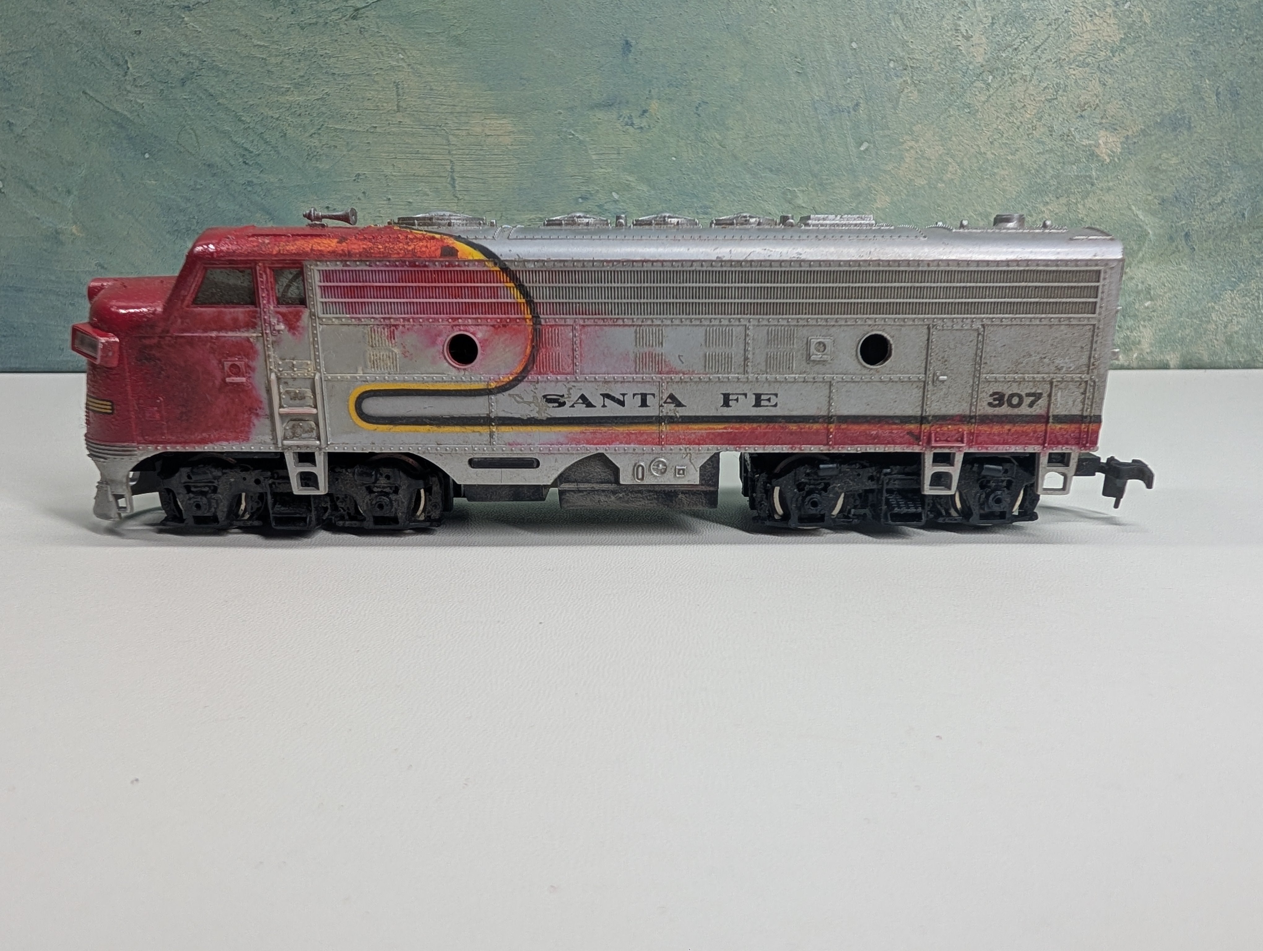USED Bachmann HO Scale F7-A Diesel Locomotive Santa Fe #307 Weathered, Tested DC