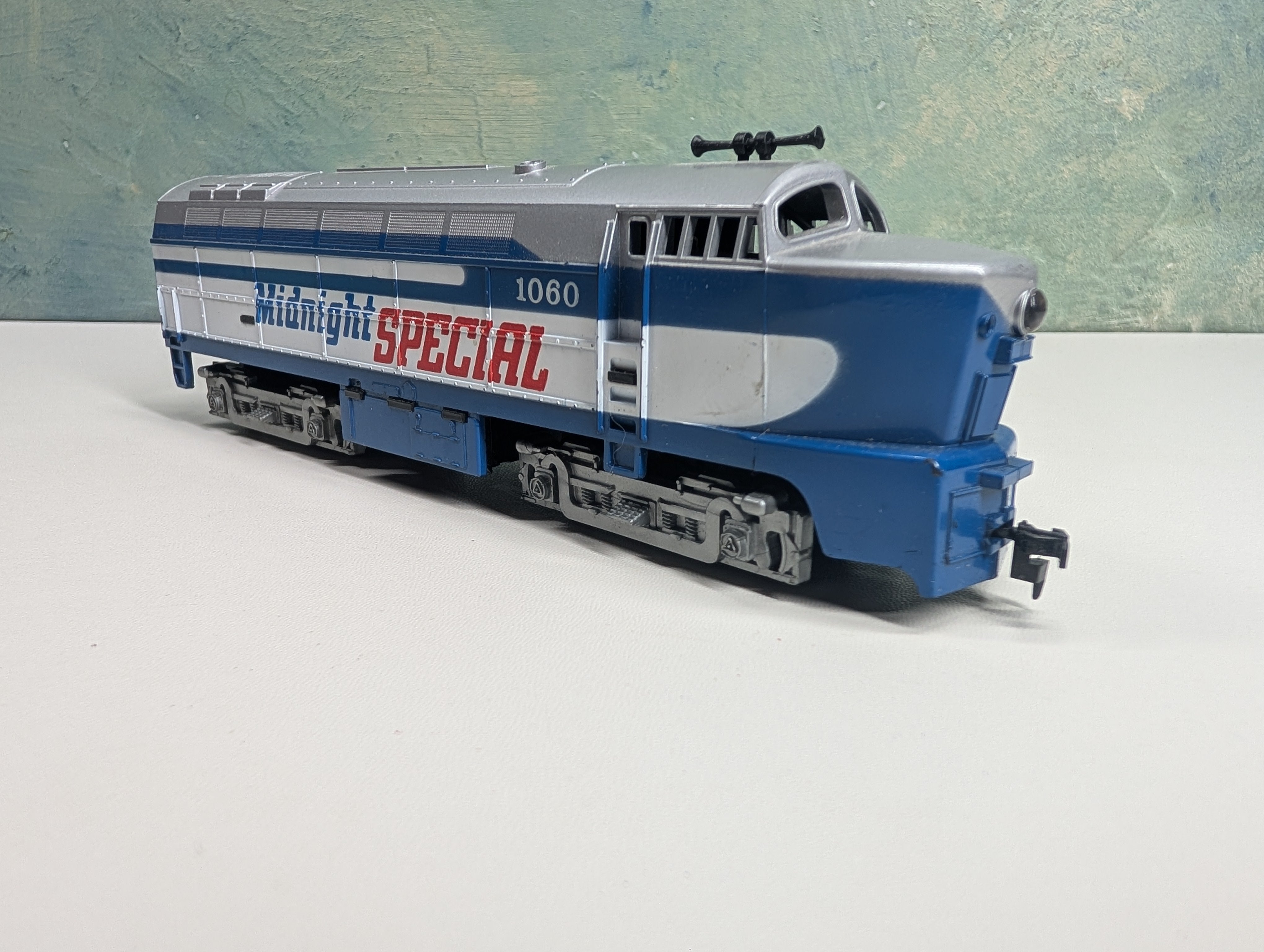 USED Tyco HO Scale Shark Nose Diesel Locomotive Midnight Special #1060 Tested DC