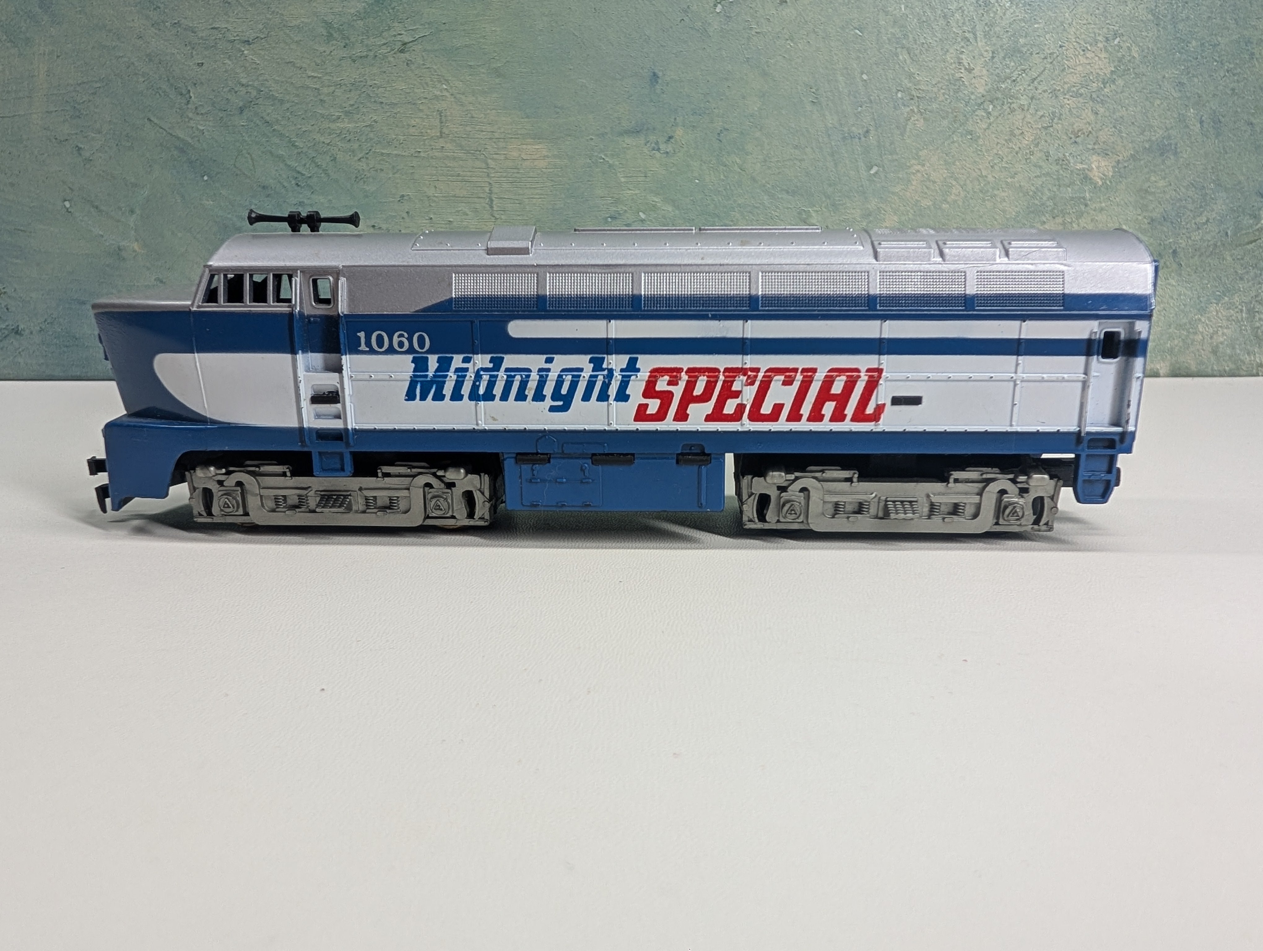 USED Tyco HO Scale Shark Nose Diesel Locomotive Midnight Special #1060 Tested DC