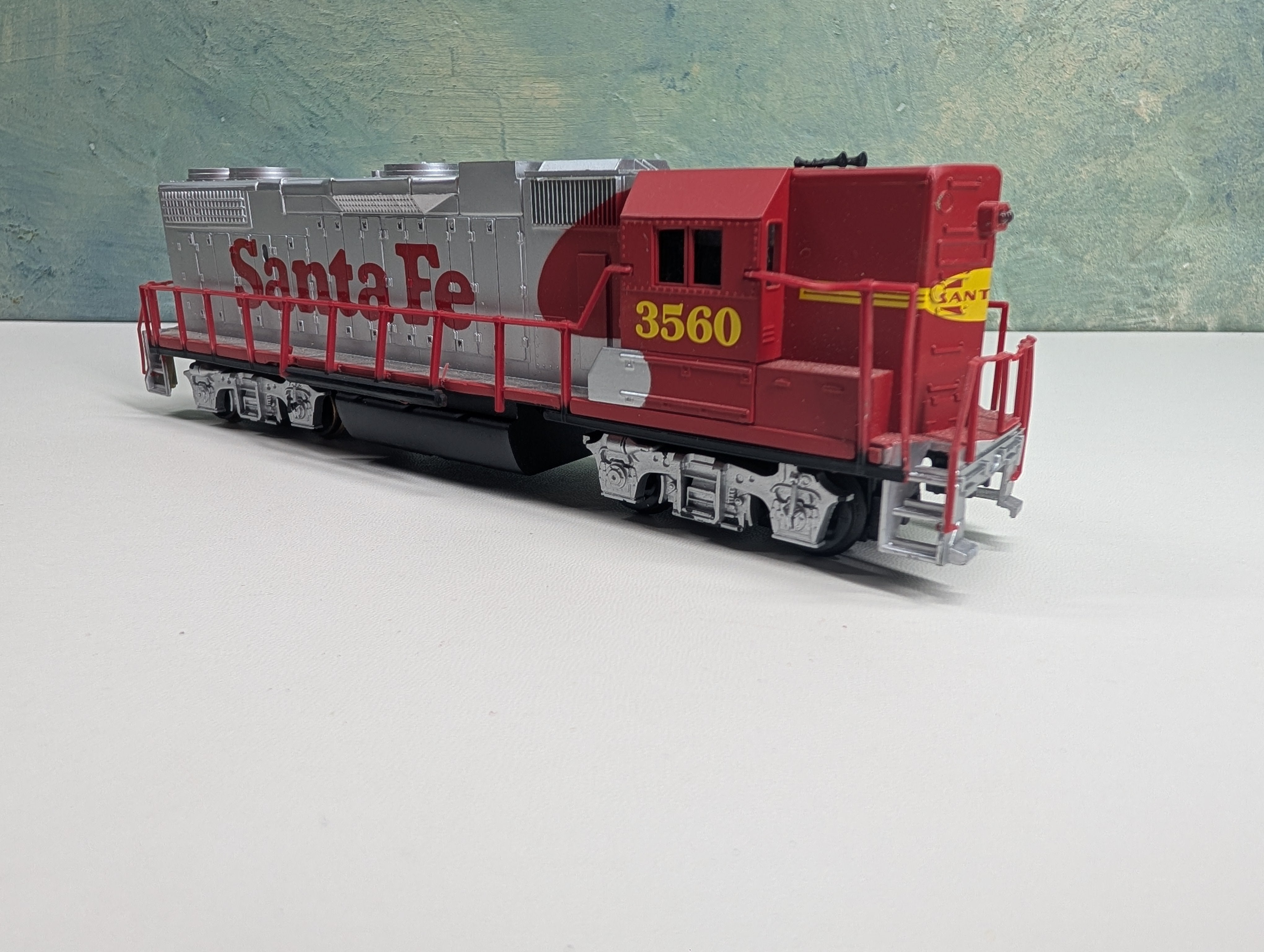 USED Life-Like HO Scale GP-38 High Nose Diesel Locomotive Santa Fe #3560 Tested DC