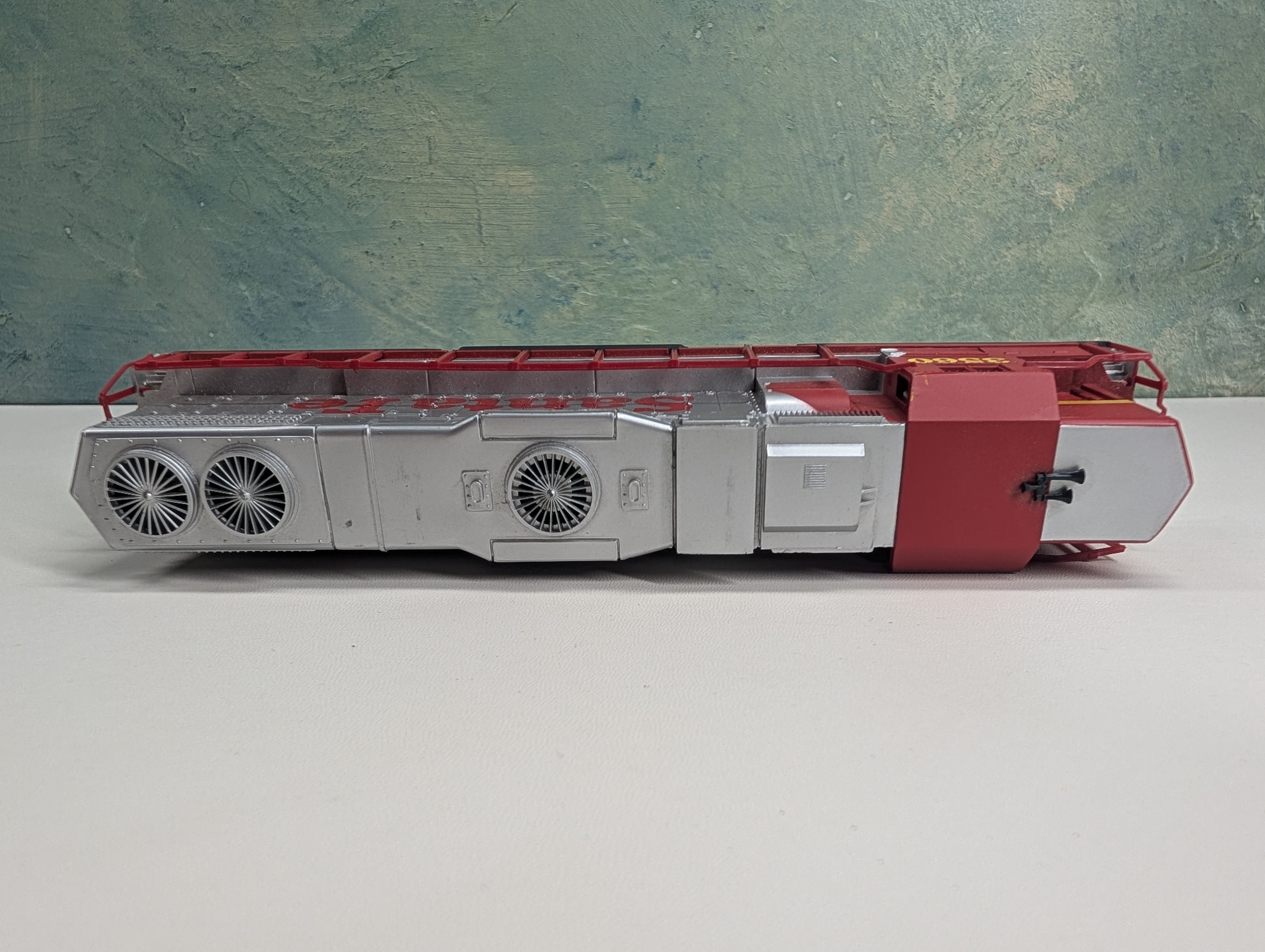 USED Life-Like HO Scale GP-38 High Nose Diesel Locomotive Santa Fe #3560 Tested DC