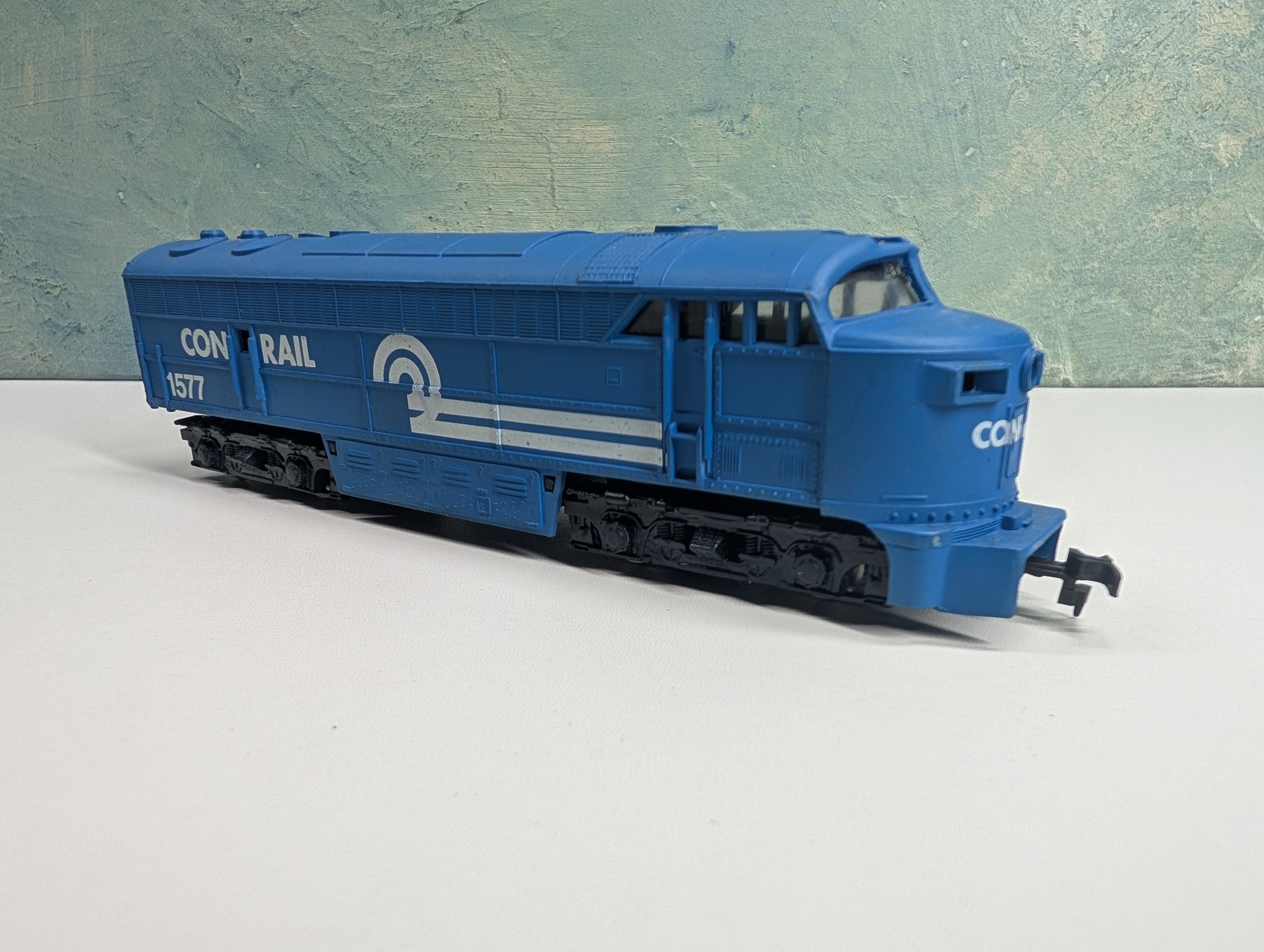 USED AHM HO Scale Unpowered FM C-Liner Diesel Locomotive Conrail #1577