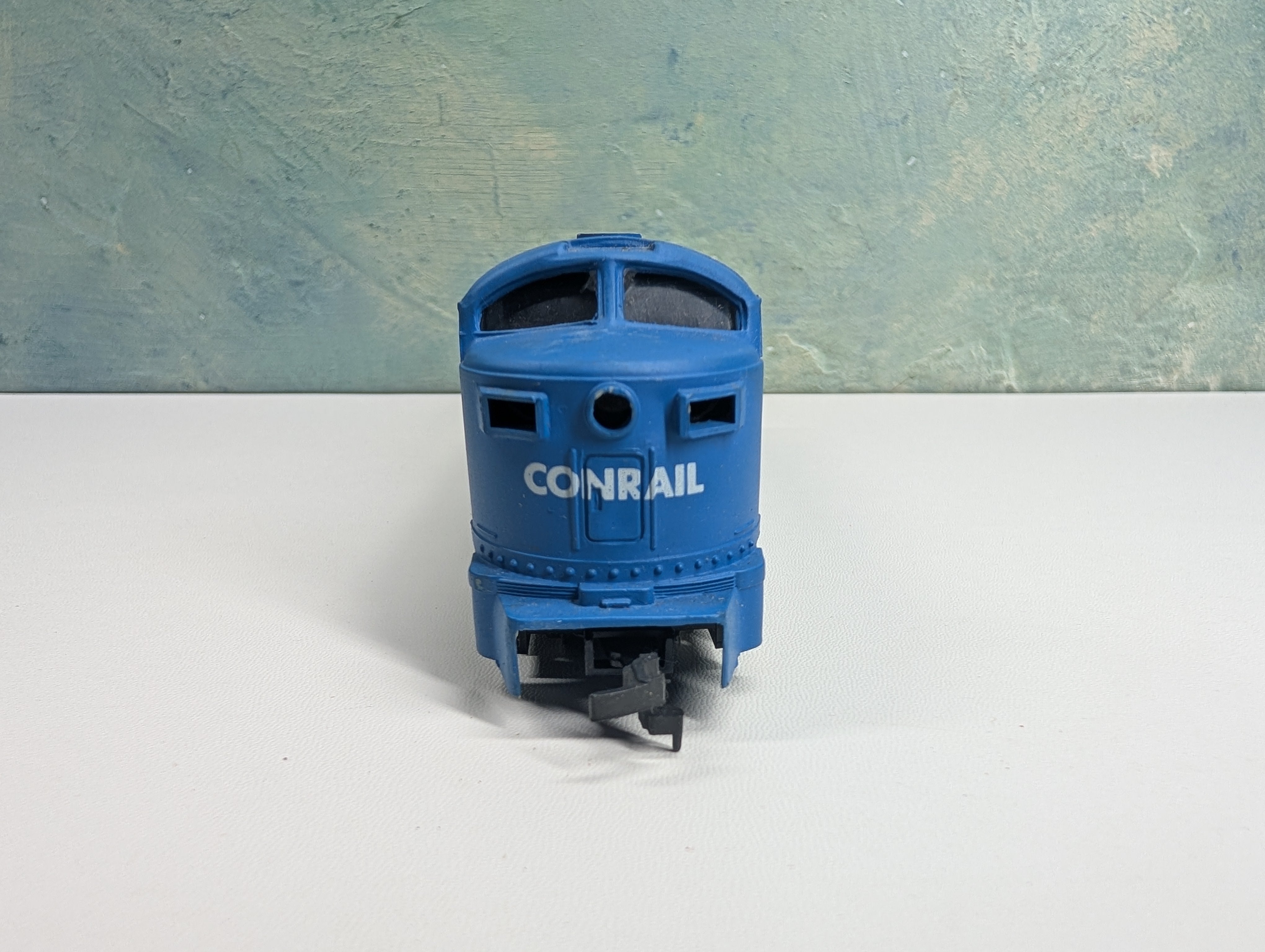 USED AHM HO Scale Unpowered FM C-Liner Diesel Locomotive Conrail #1577