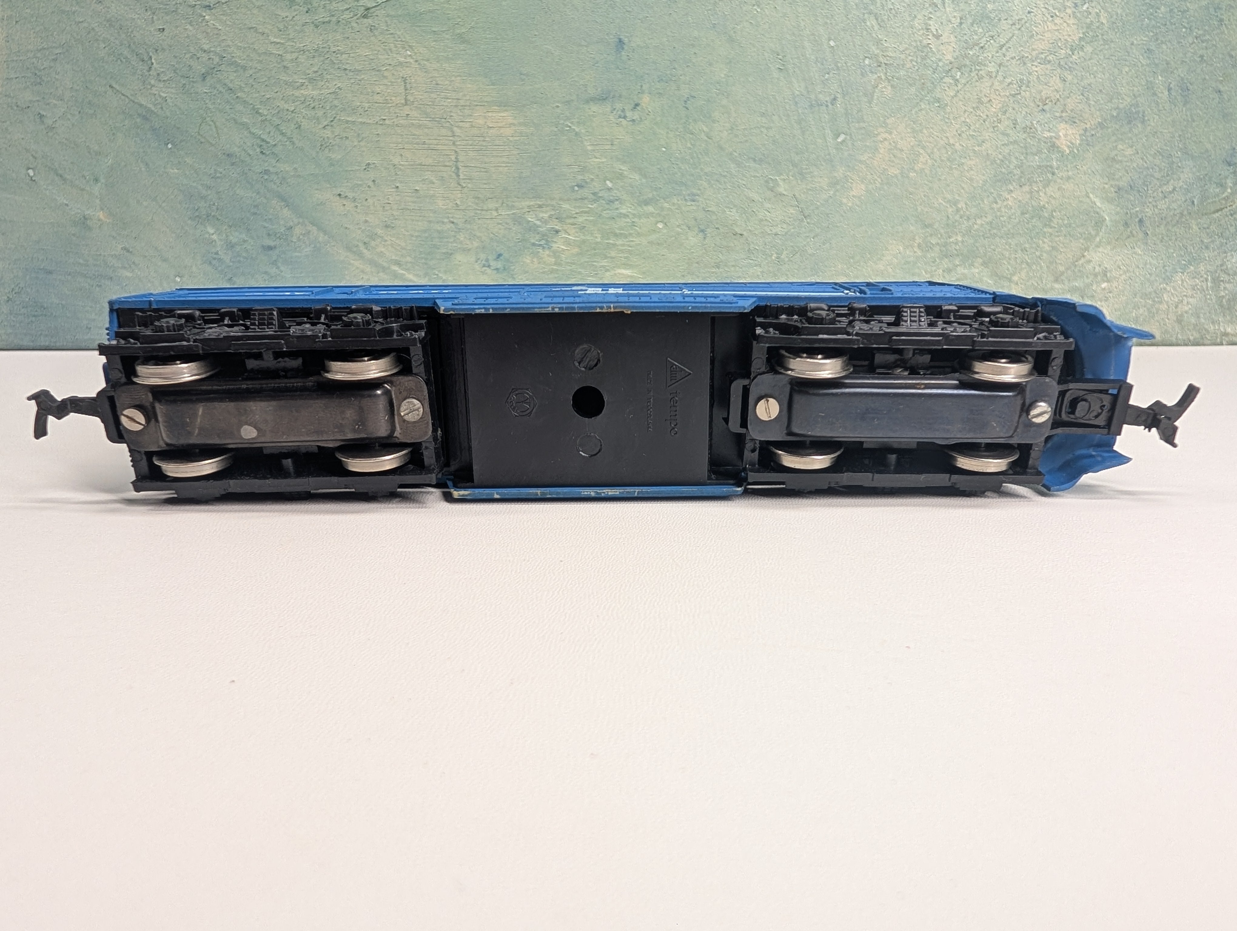 USED AHM HO Scale Unpowered FM C-Liner Diesel Locomotive Conrail #1577