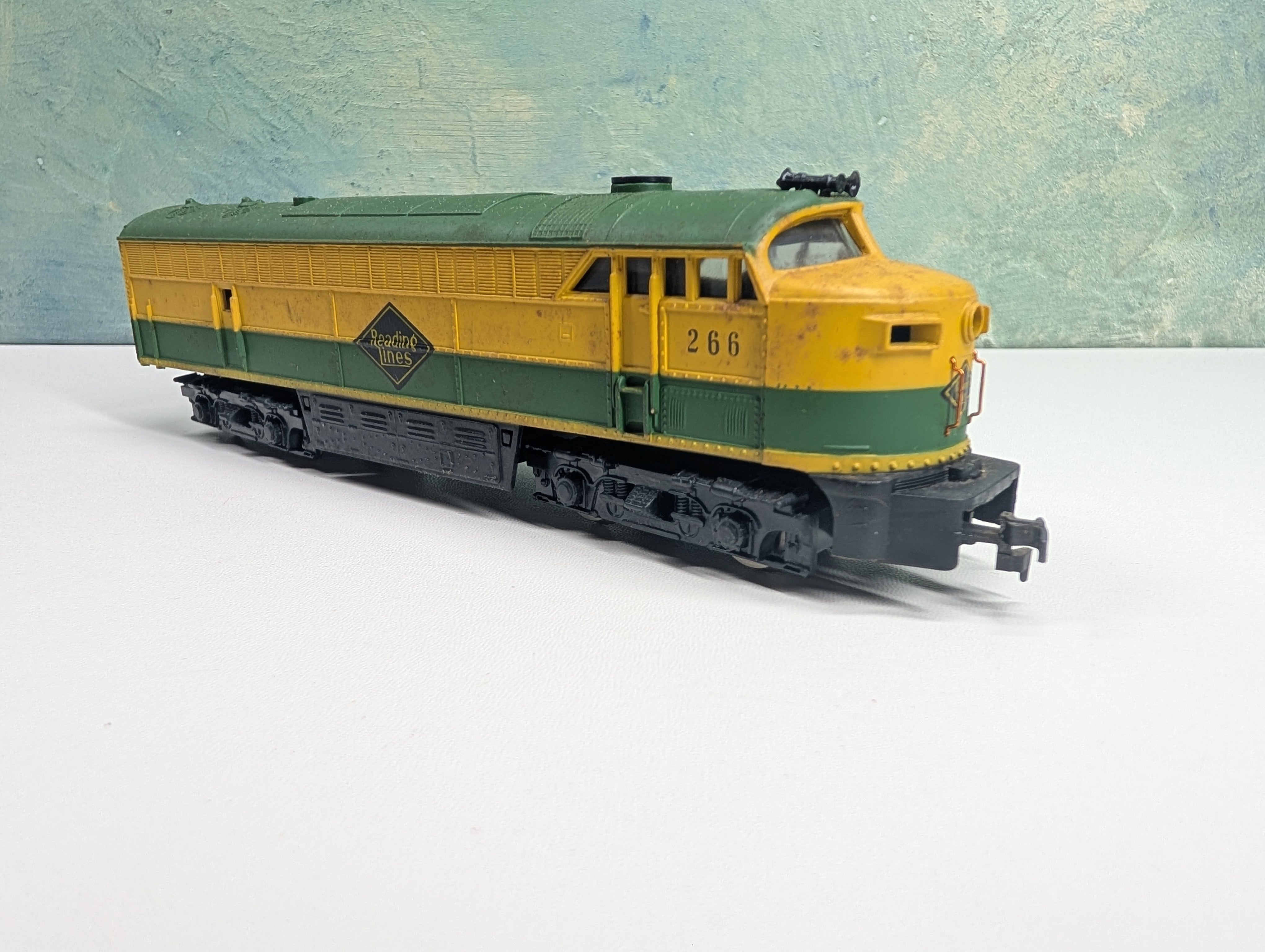 USED AHM HO Scale Unpowered FM C-Liner Diesel Locomotive Reading #266