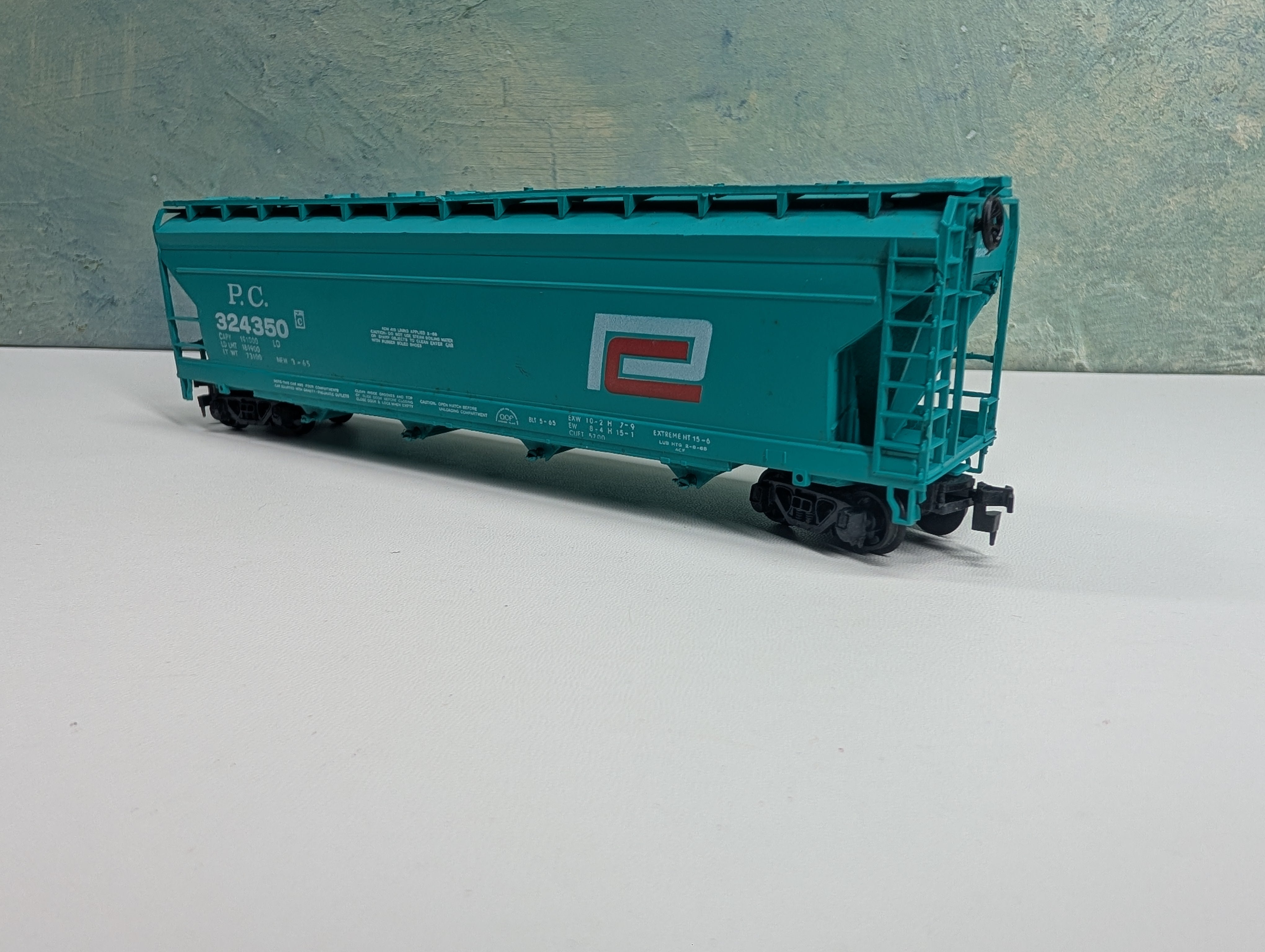 USED AHM HO Scale ACF 4 Bay Covered Hopper Penn Central PC #324350