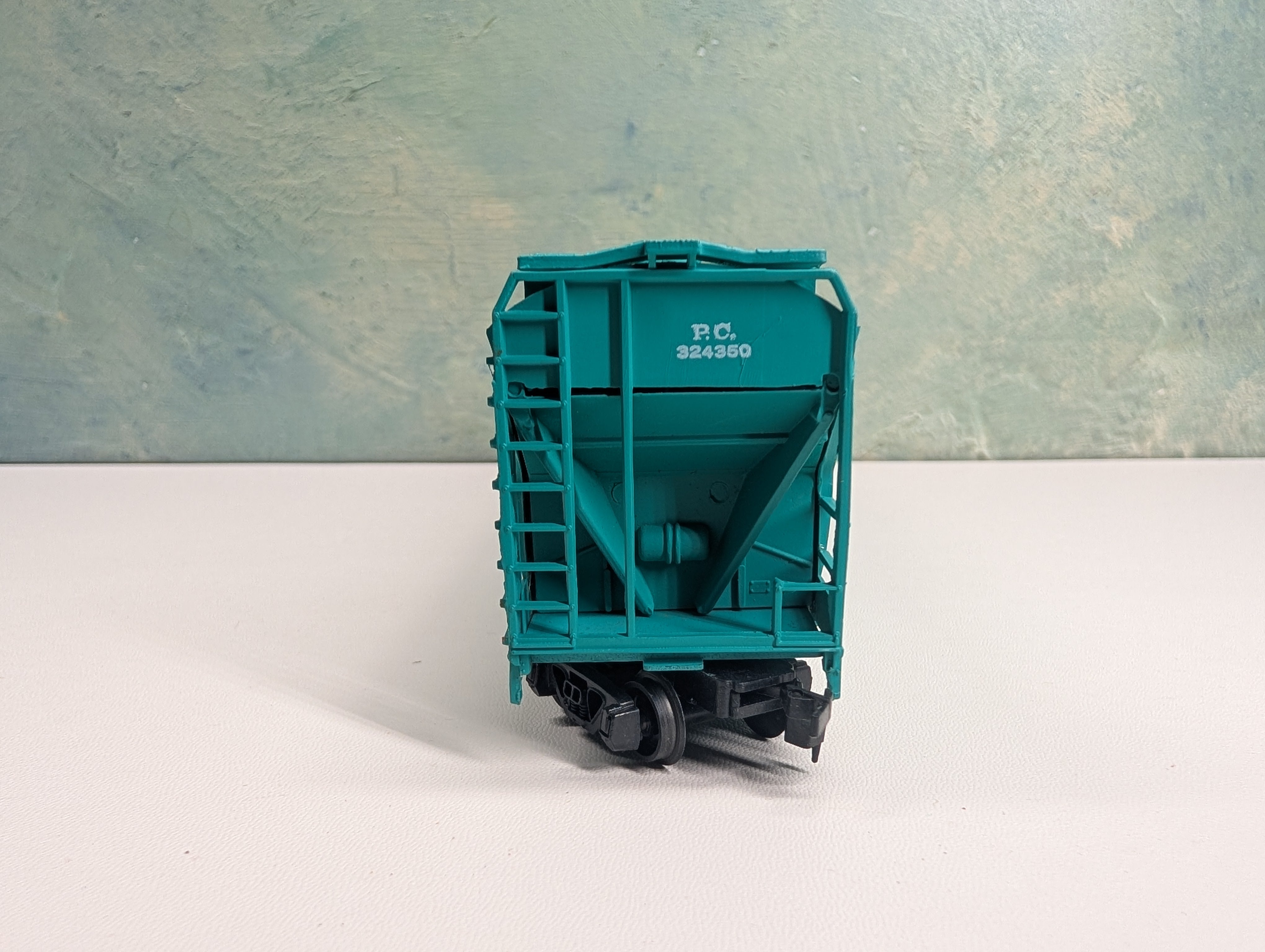 USED AHM HO Scale ACF 4 Bay Covered Hopper Penn Central PC #324350