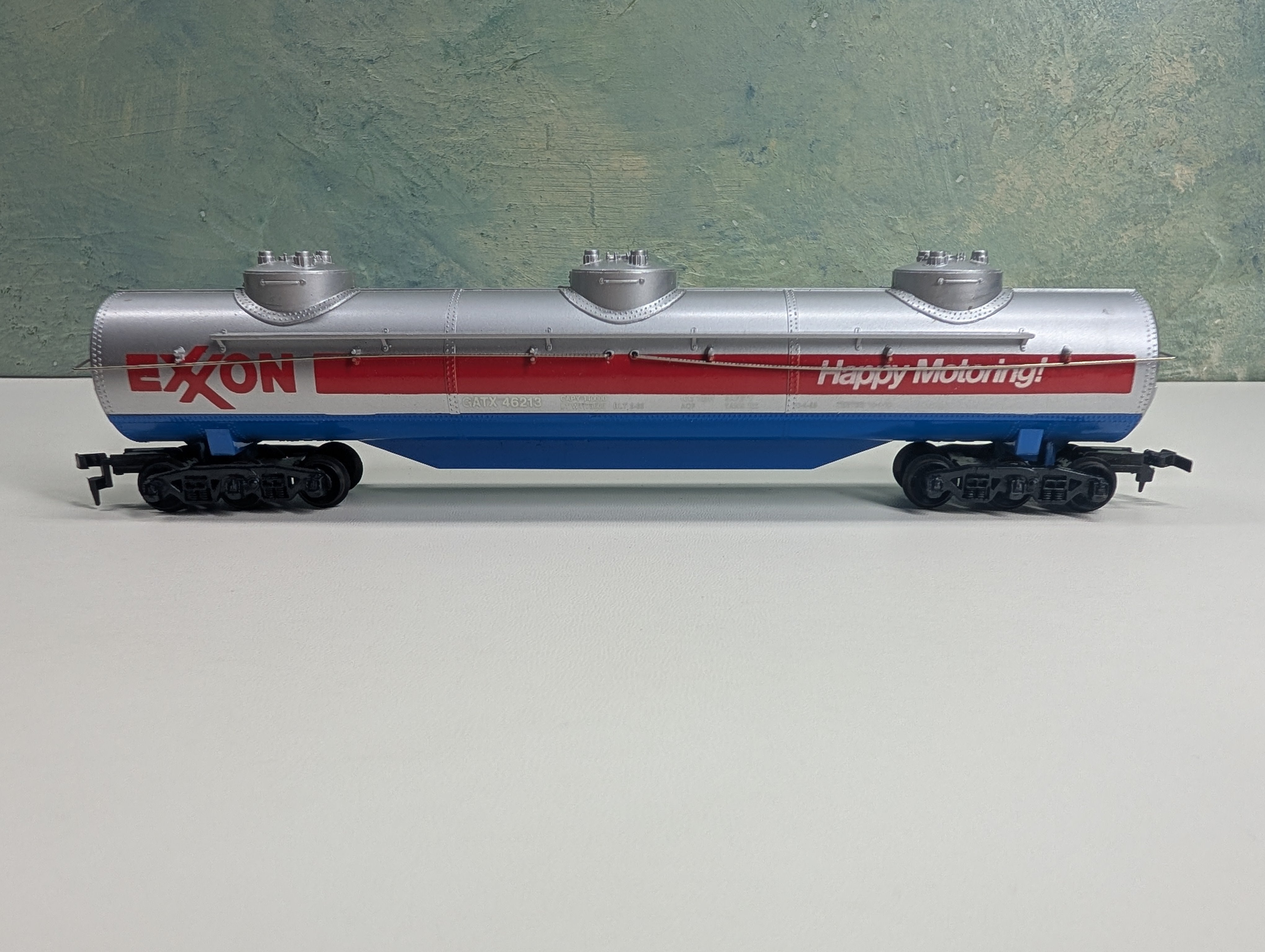 USED Tyco HO Scale Large Triple Dome Tank Car Exxon GATX #46213