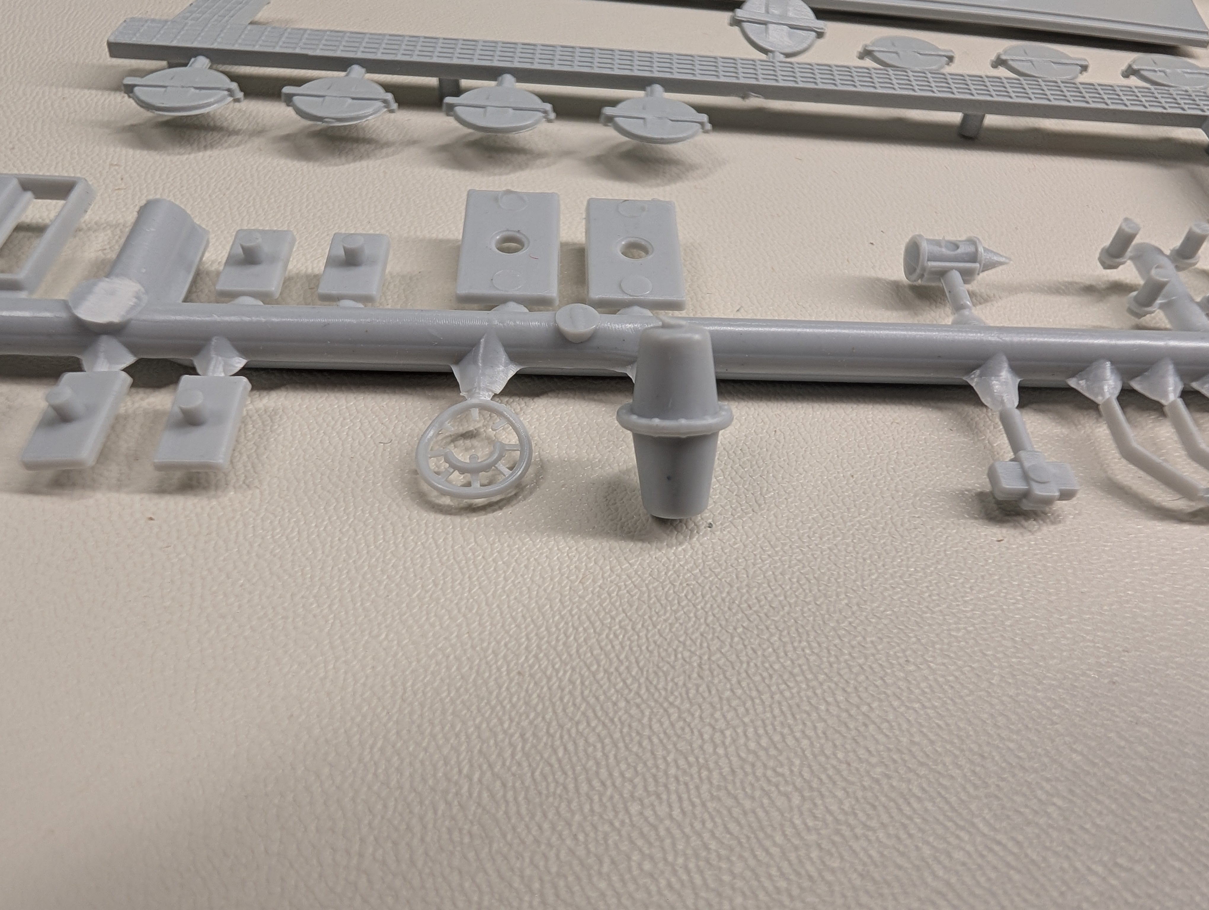 USED Roundhouse #02065 HO Scale 2 Bay Covered Hopper Chicago & North Western CNW #95652 Employee-Owned KIT