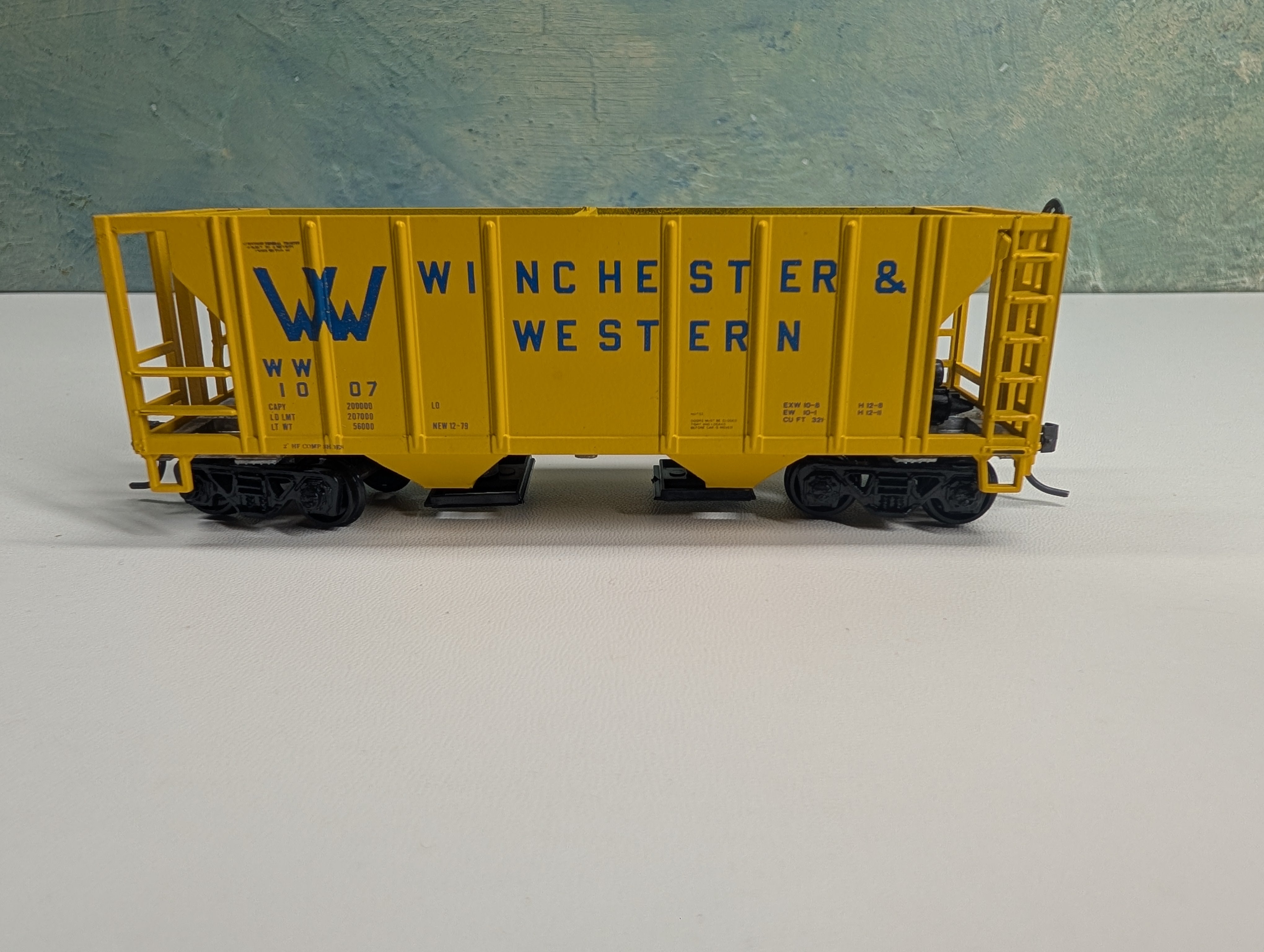 USED Roundhouse 4961 HO Scale 2 Bay Covered Hopper Winchester and Western WW #1007 Bev-Bel KIT