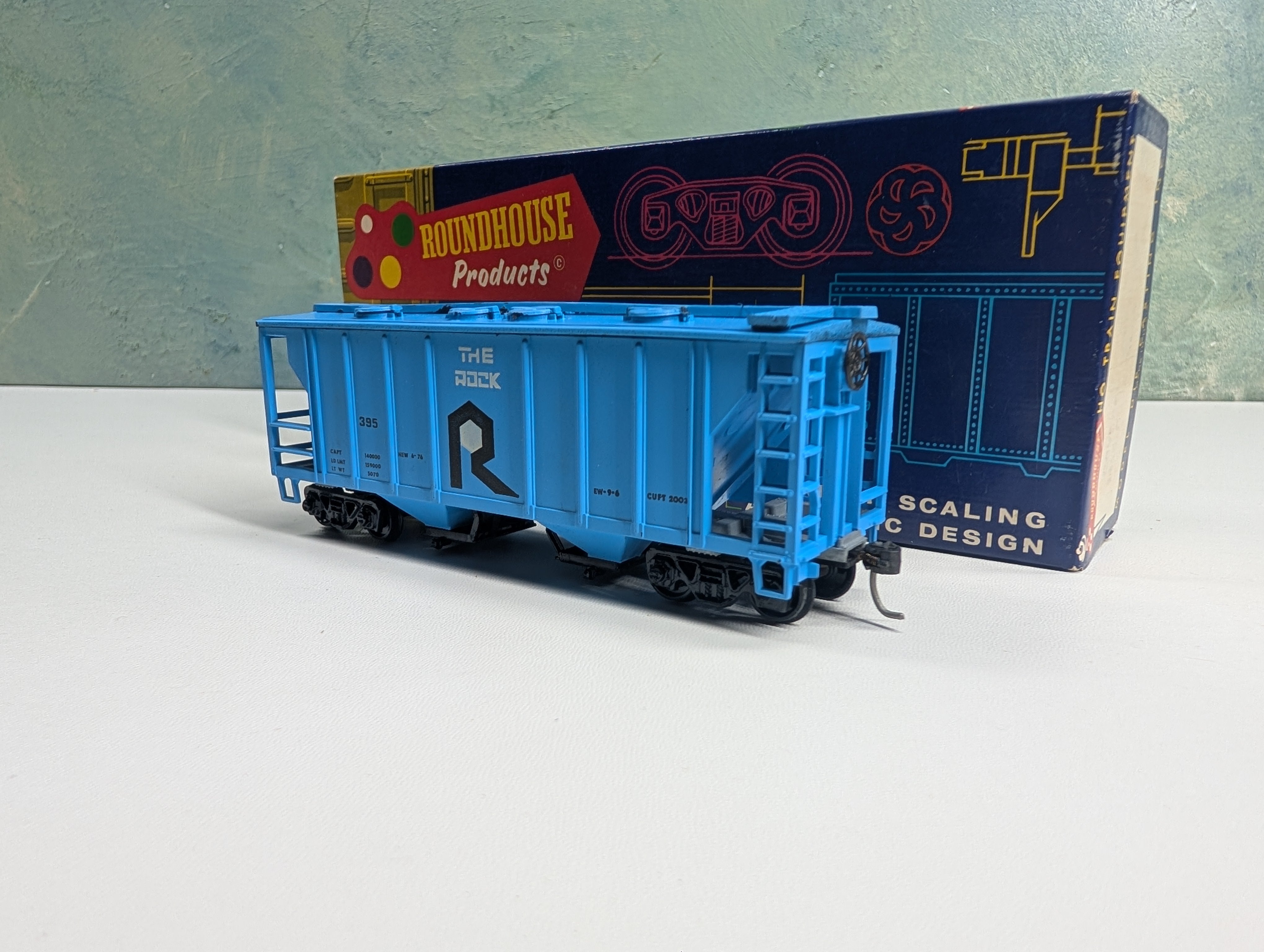 USED Roundhouse 1444 HO Scale 2 Bay Covered Hopper Rock Island #395