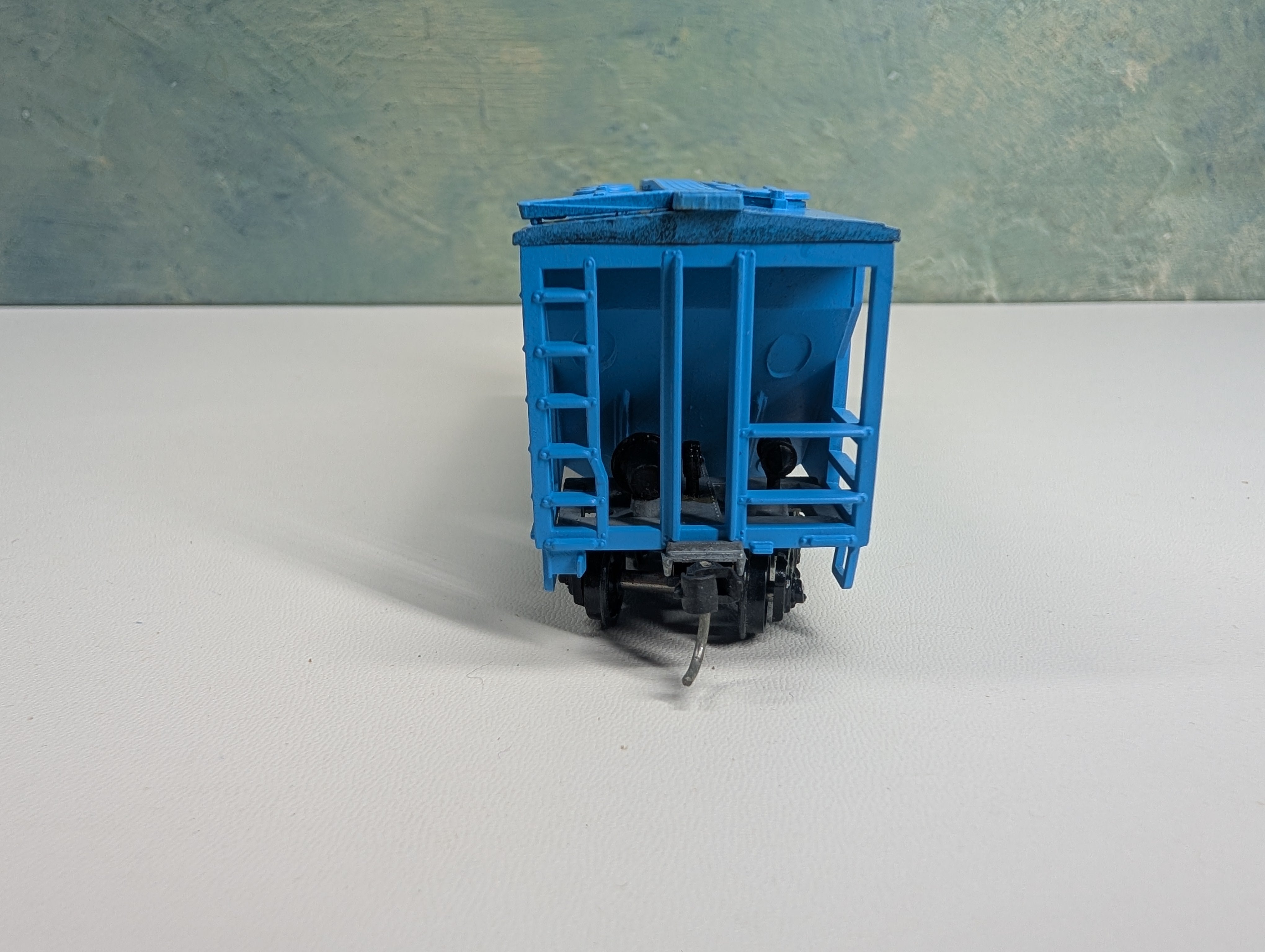 USED Roundhouse 1444 HO Scale 2 Bay Covered Hopper Rock Island #395