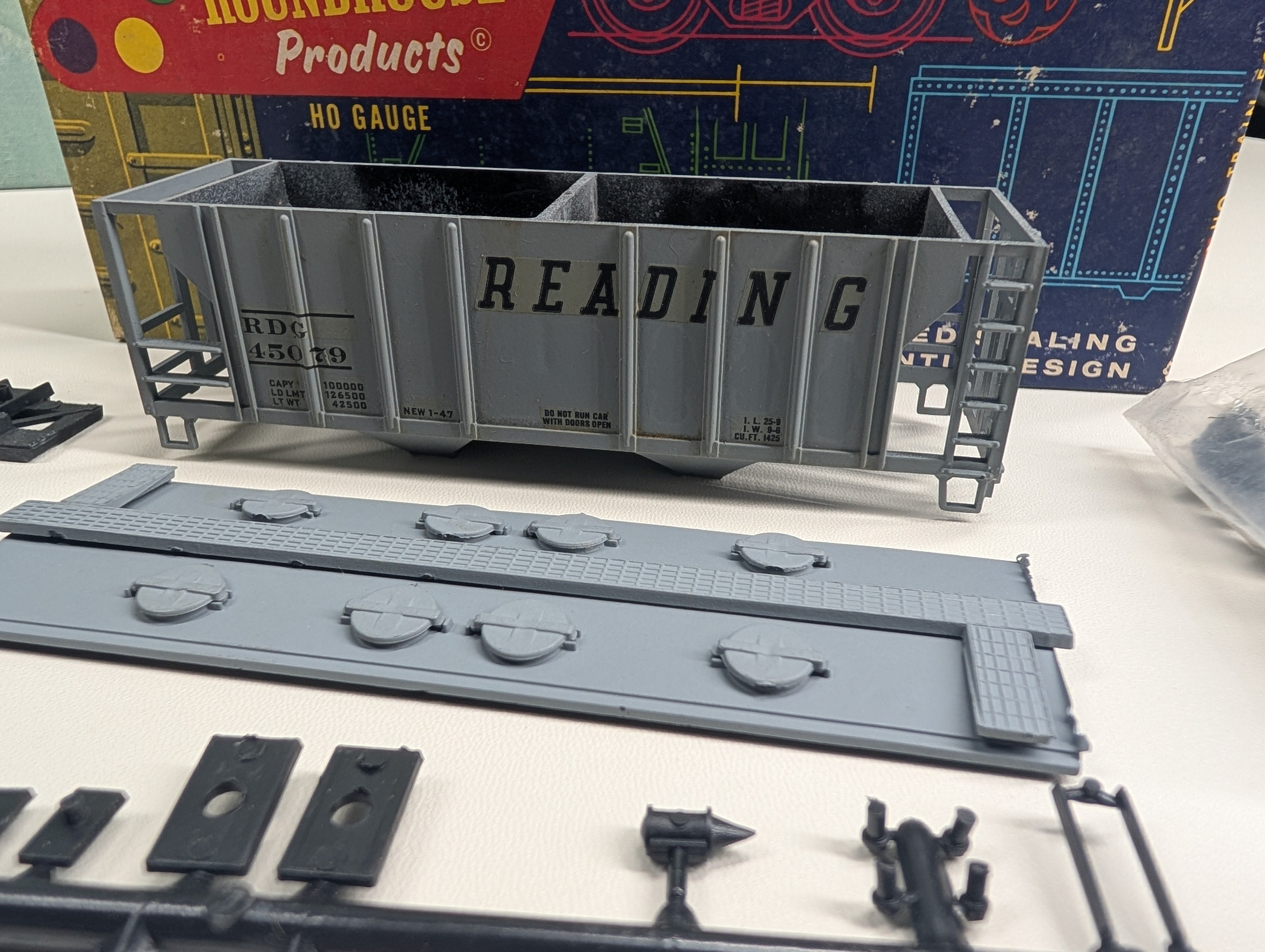 USED Roundhouse HO Scale 2 Bay Covered Hopper Reading RDG #45079 Decal KIT