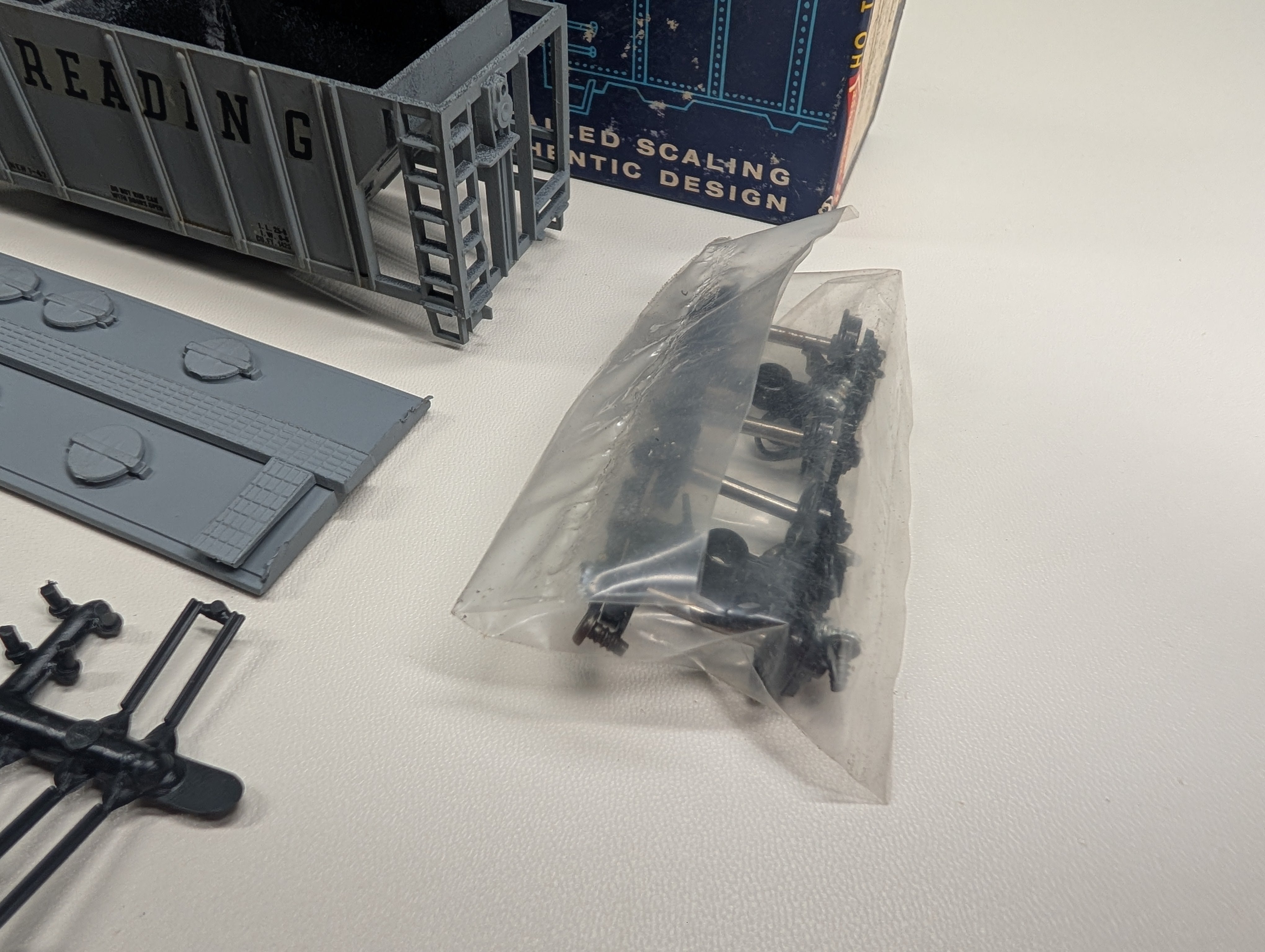 USED Roundhouse HO Scale 2 Bay Covered Hopper Reading RDG #45079 Decal KIT