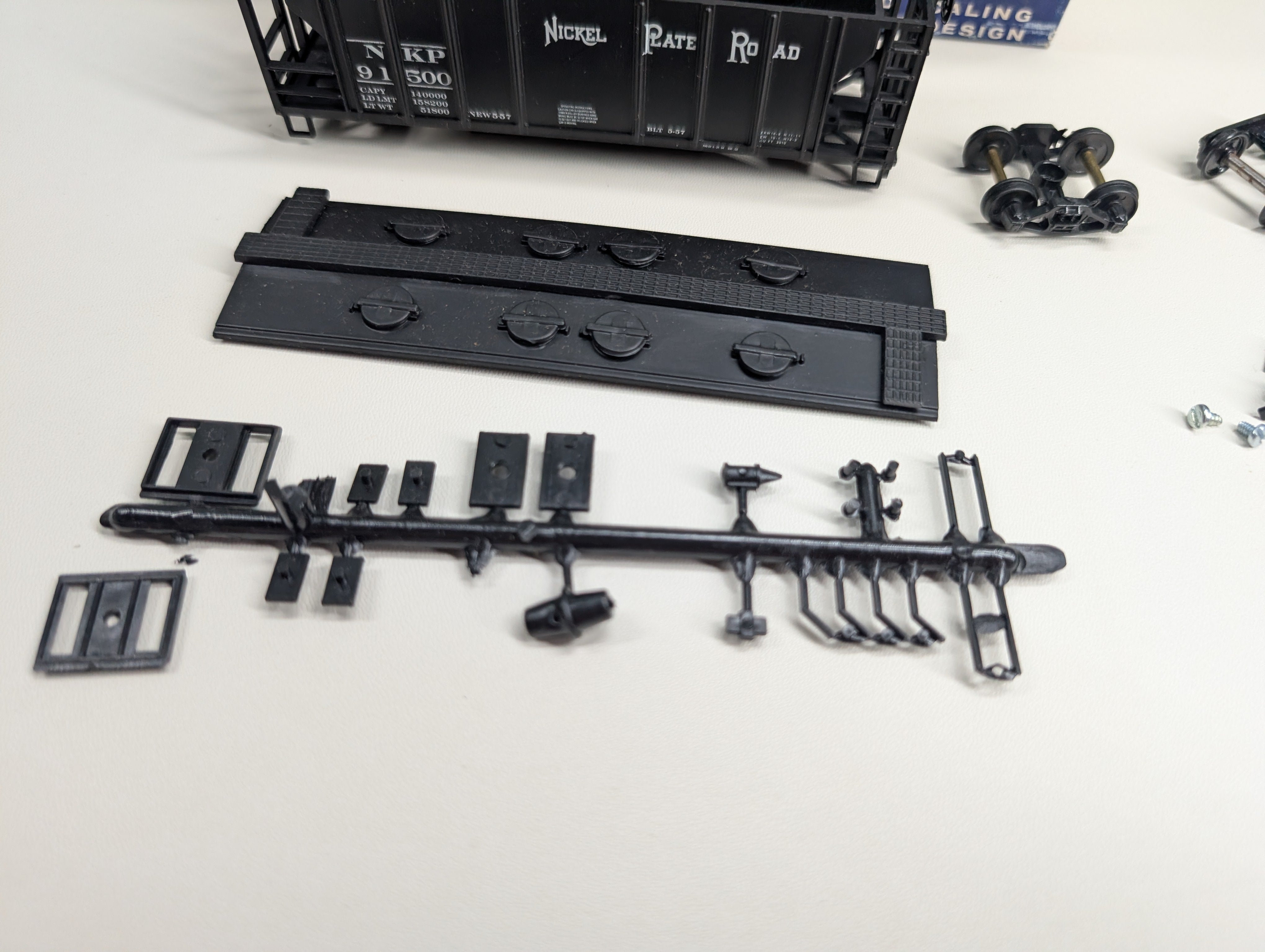USED Roundhouse 1465 HO Scale 2 Bay Covered Hopper Nickel Plate Road NKP #91500 KIT