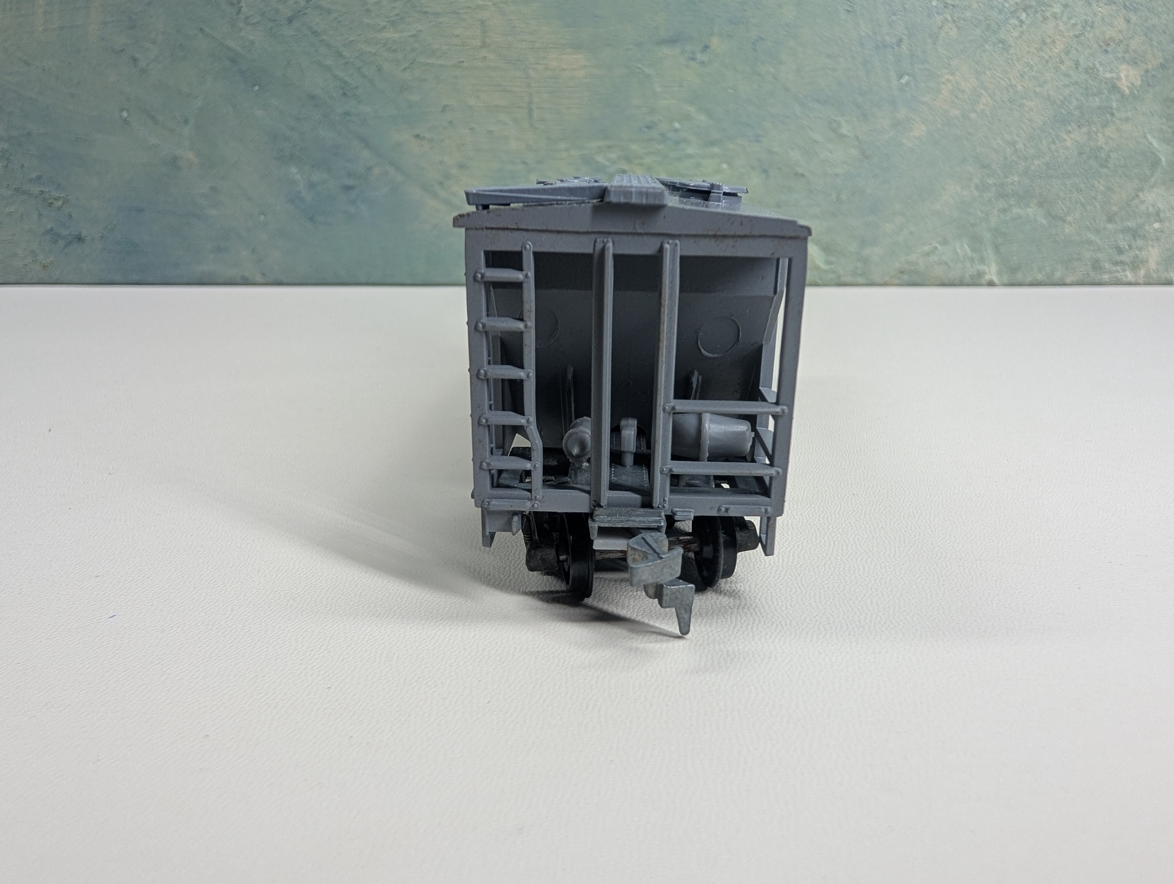 USED Roundhouse HO Scale 2 Bay Covered Hopper Milwaukee Road MILW #95788