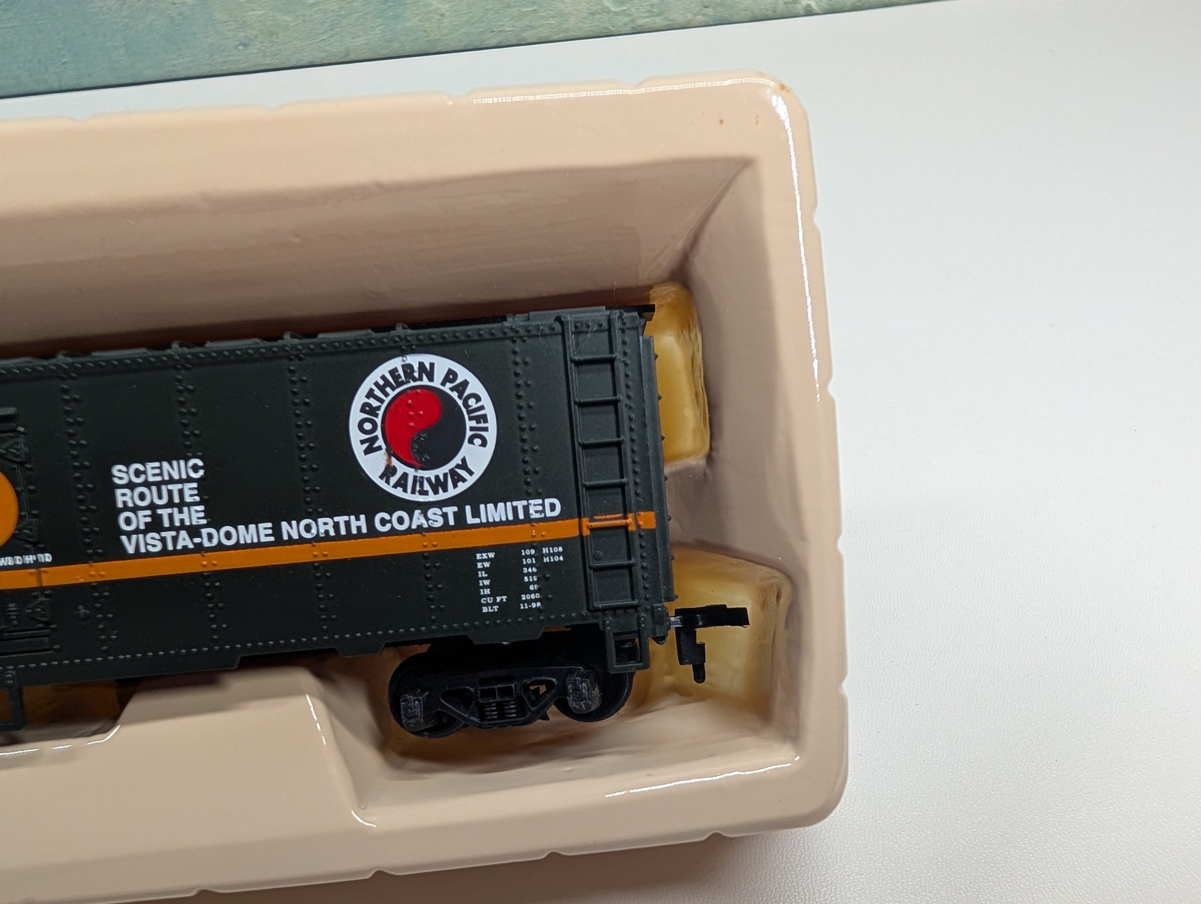 USED Mantua 733-515 HO Scale Heavy 41' Steel Reefer Box Car Northern Pacific NP #99606