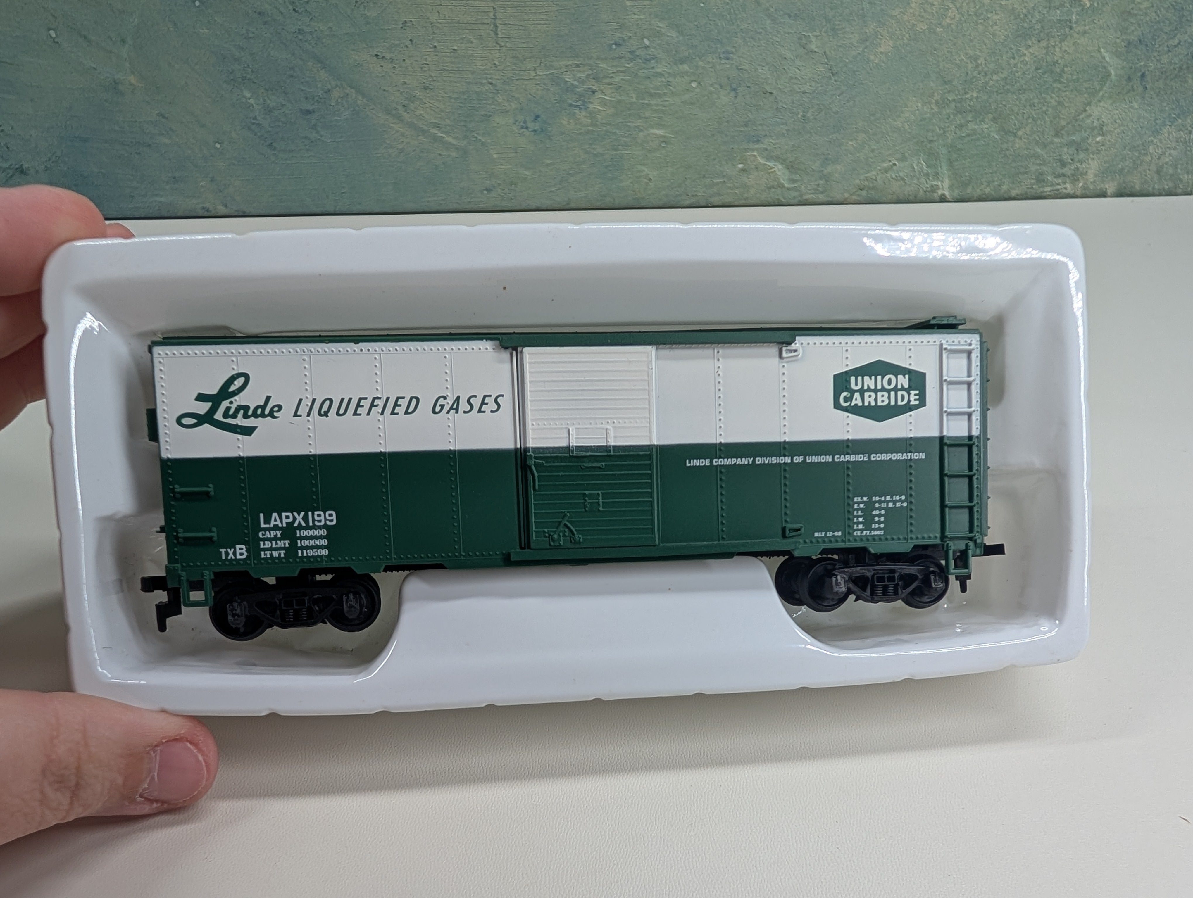 USED Mantua 734-601 HO Scale Heavy 41' Steel Box Car Linde LAPX #199