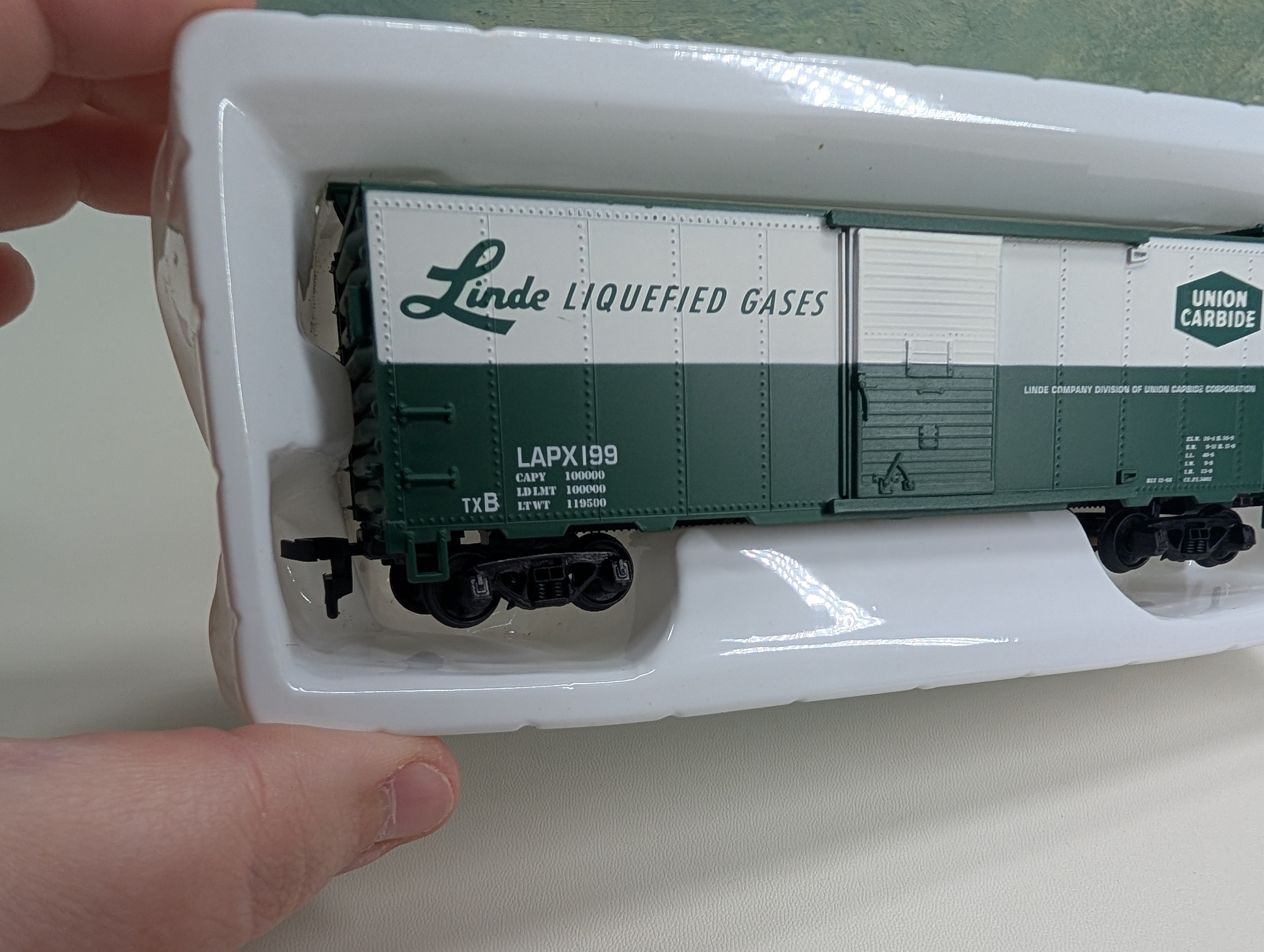 USED Mantua 734-601 HO Scale Heavy 41' Steel Box Car Linde LAPX #199