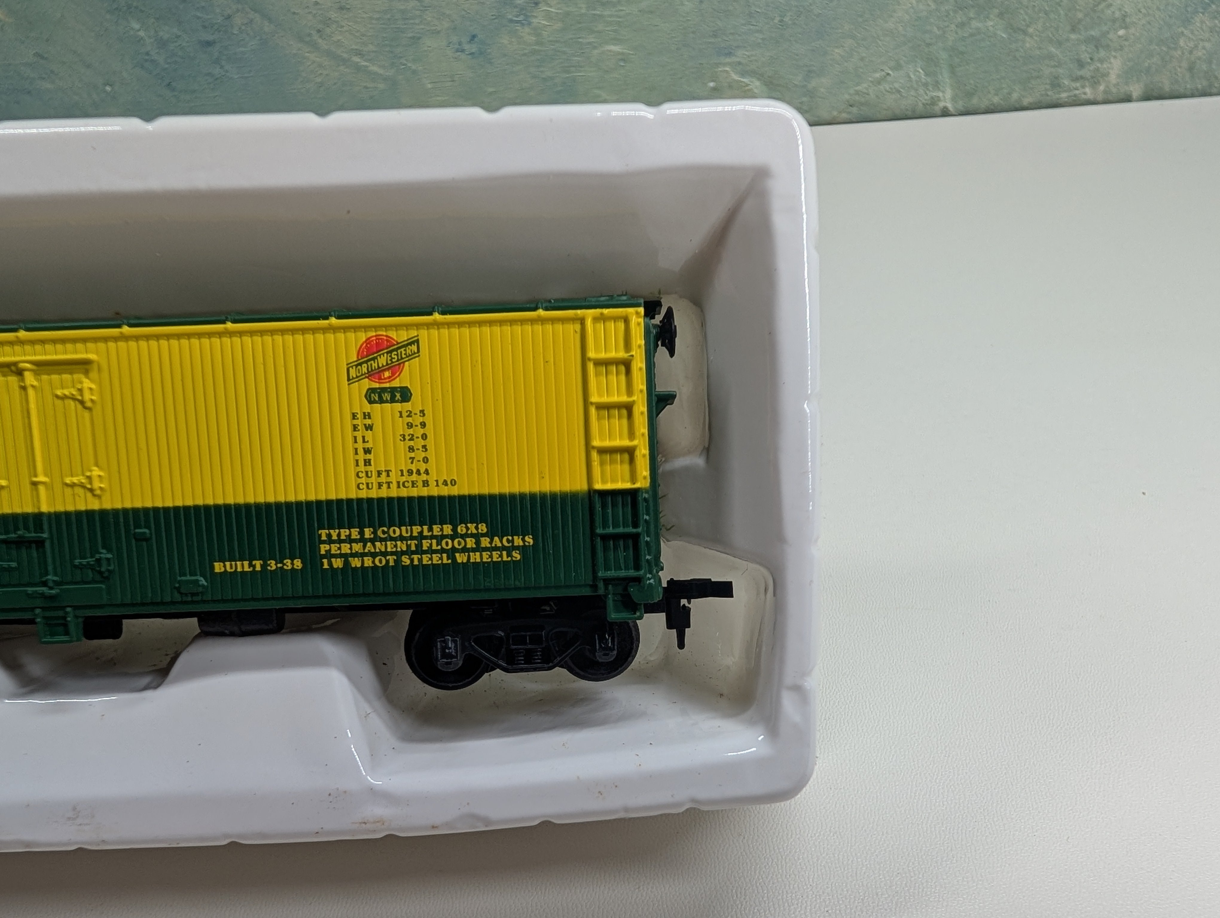 USED Mantua 739-181 HO Scale Heavy 40' Woodside Reefer Box Car North Western NWX #15077