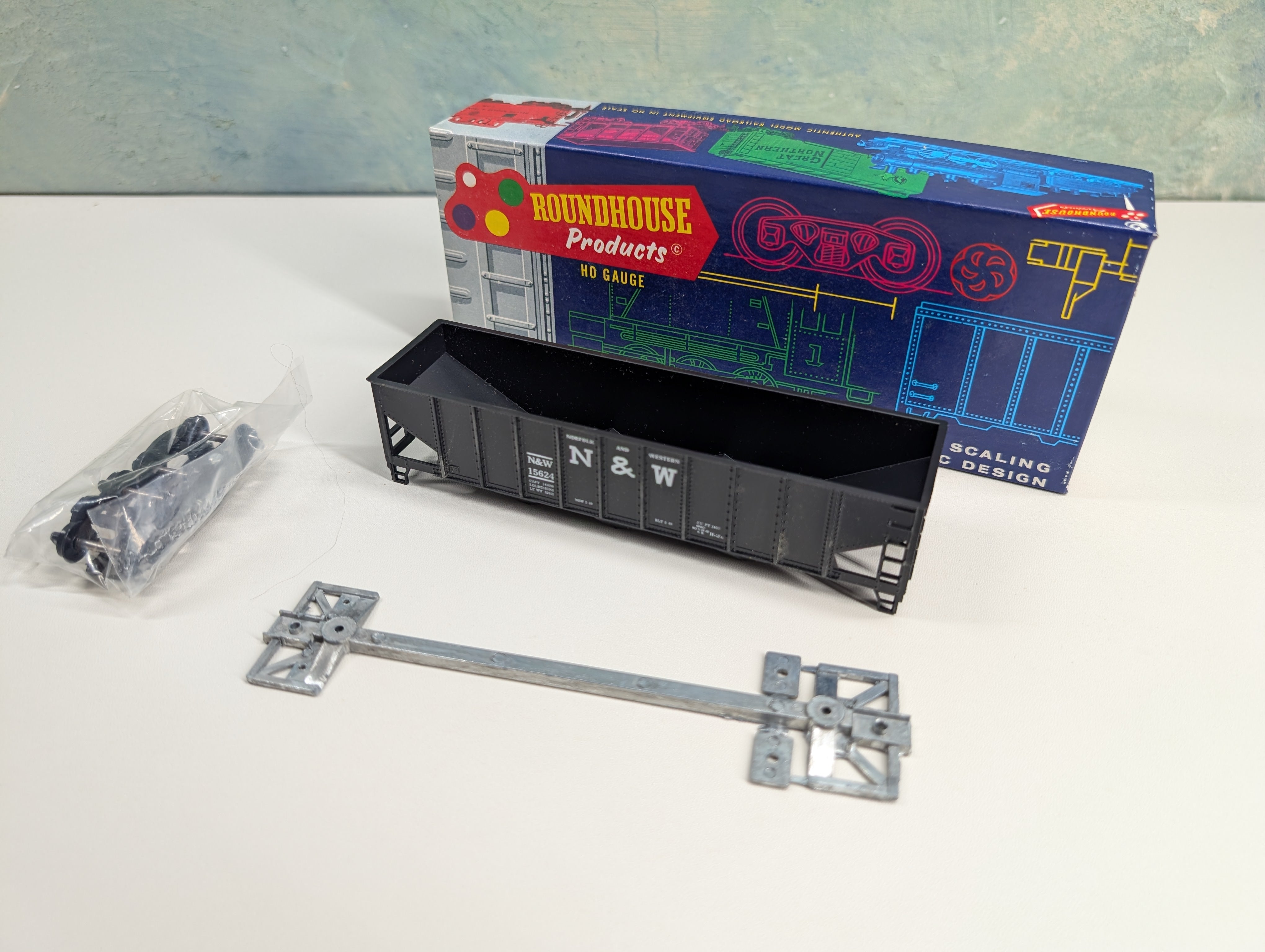 USED Roundhouse 3229 HO Scale 3 Bay Hopper Norfolk & Western N&W #15624 KIT