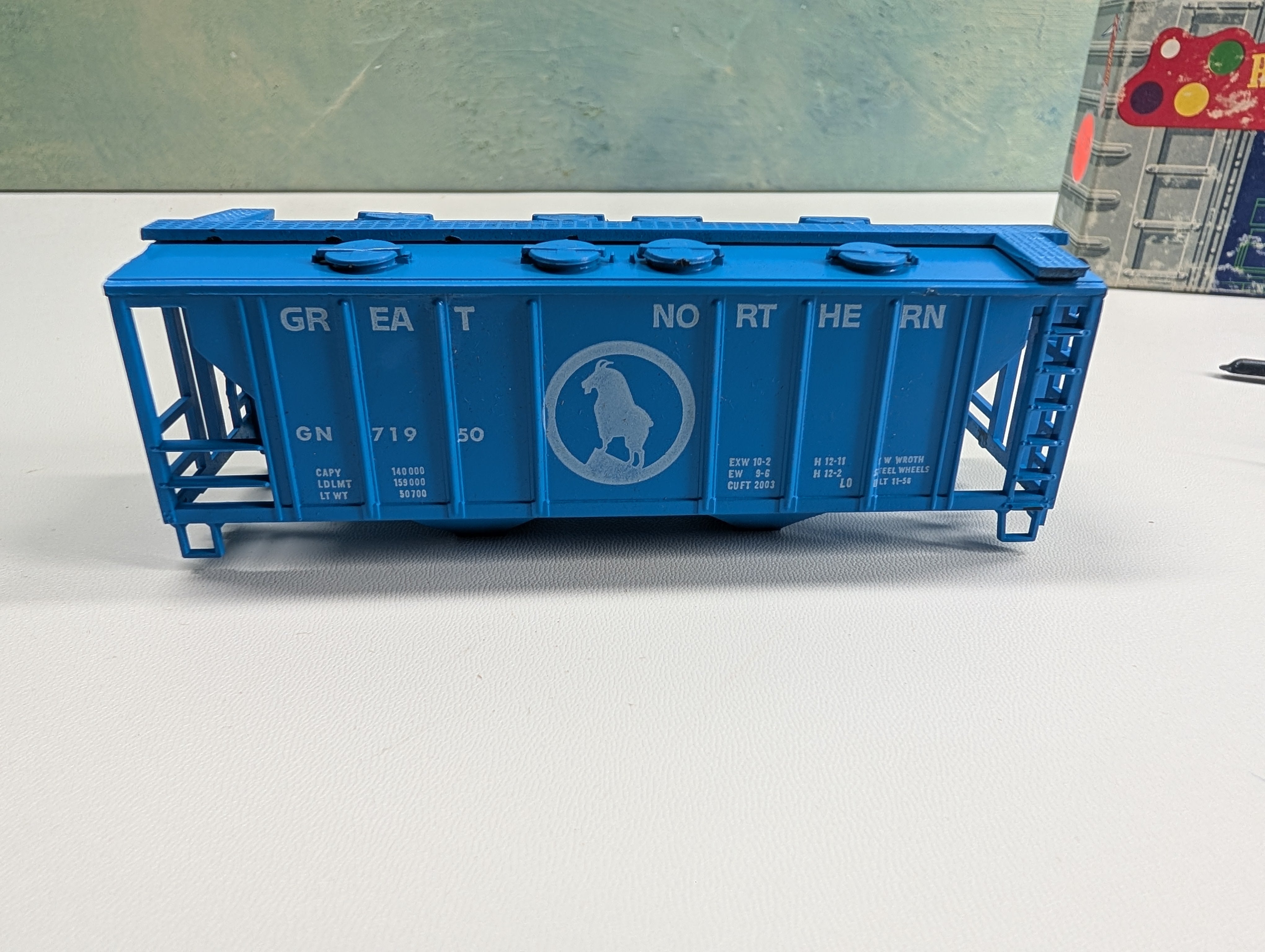 USED Roundhouse 1441 HO Scale 2 Bay Covered Hopper Great Northern GN #71950 KIT