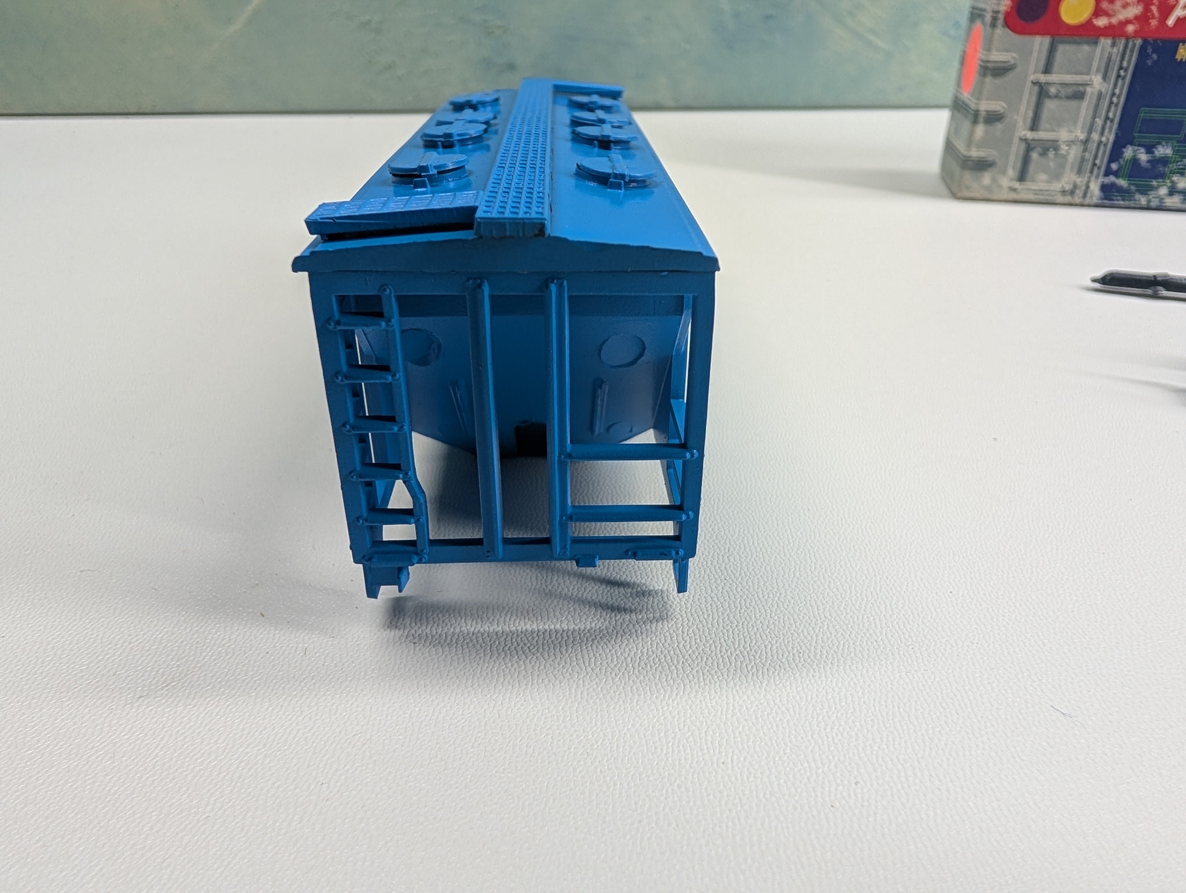 USED Roundhouse 1441 HO Scale 2 Bay Covered Hopper Great Northern GN #71950 KIT