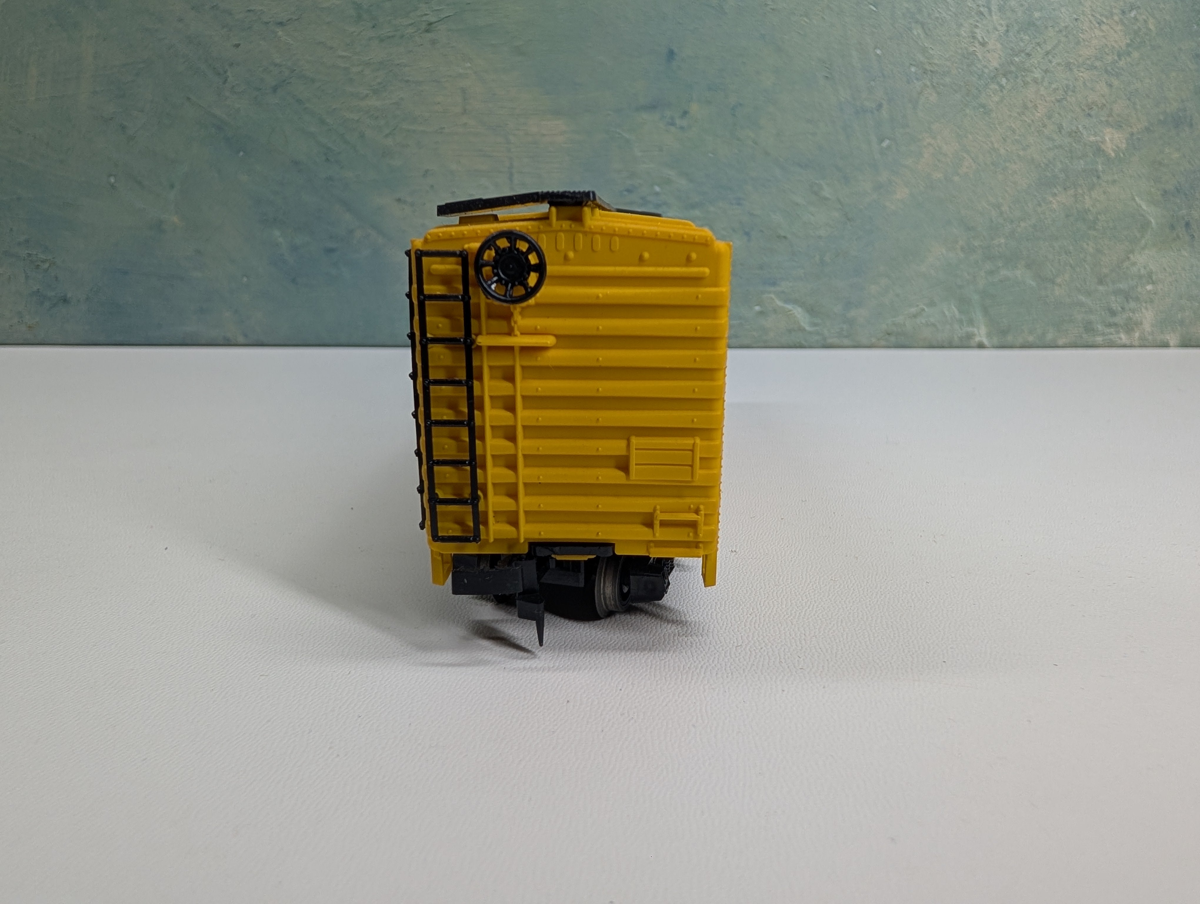 USED ROCO HO Scale Track Cleaning 40' Box Car Burlington Northern RBWX #64040
