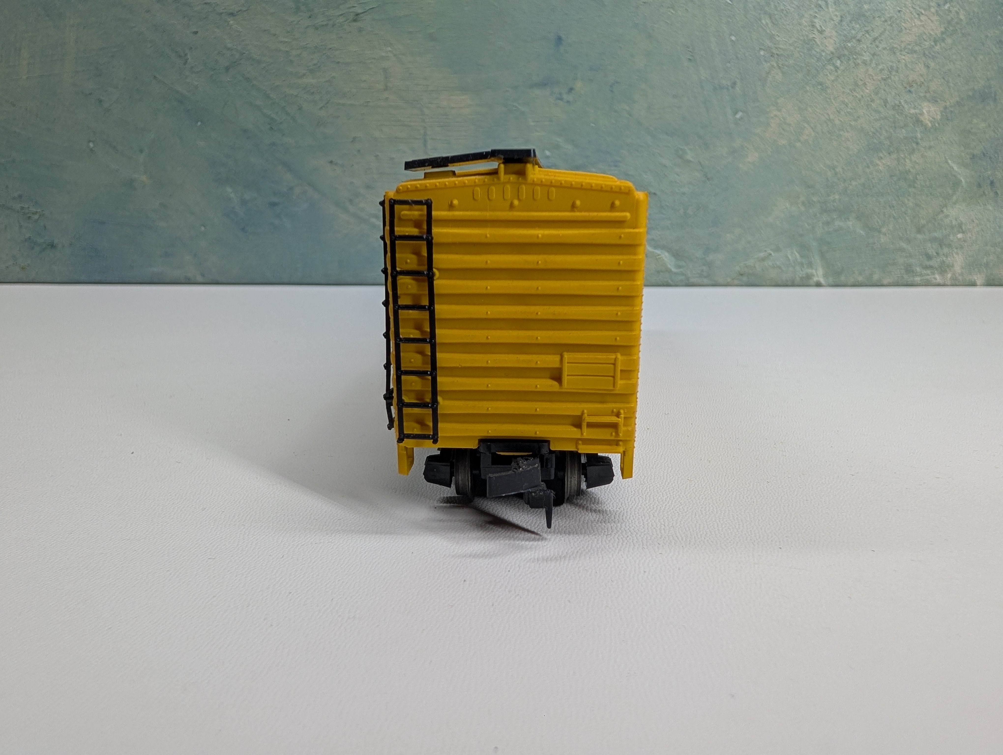 USED ROCO HO Scale Track Cleaning 40' Box Car Burlington Northern RBWX #64040