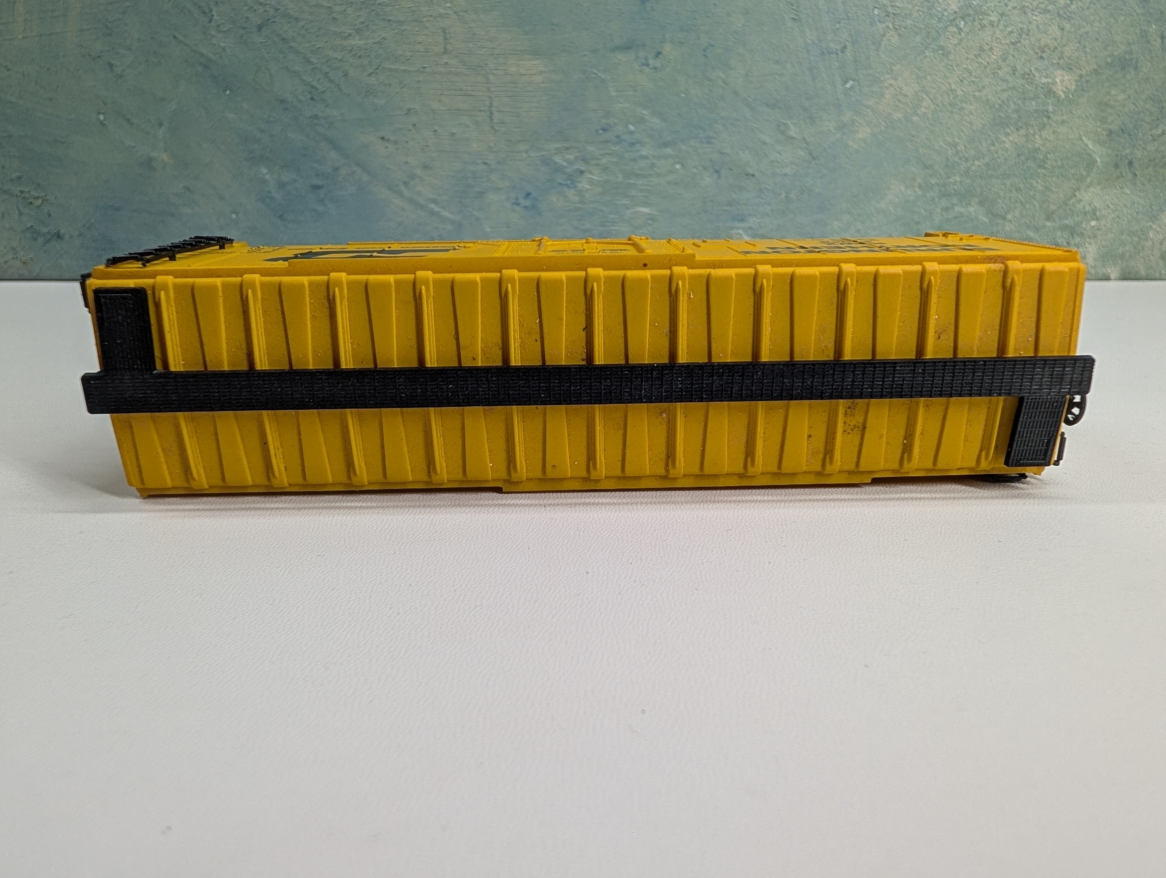 USED ROCO HO Scale Track Cleaning 40' Box Car Burlington Northern RBWX #64040