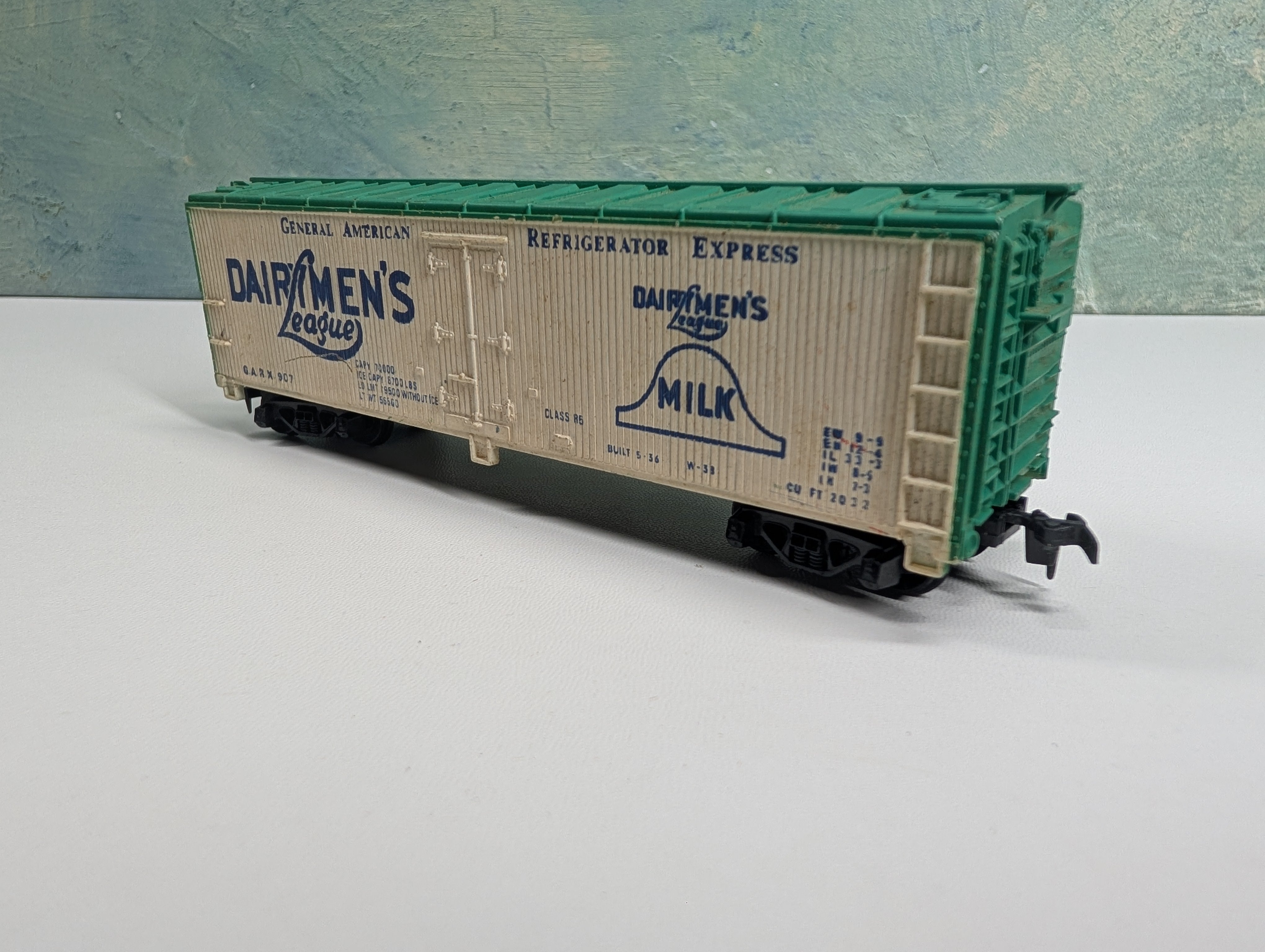 USED Tyco HO Scale 40' Reefer Box Car Dairymen's League GARX #907